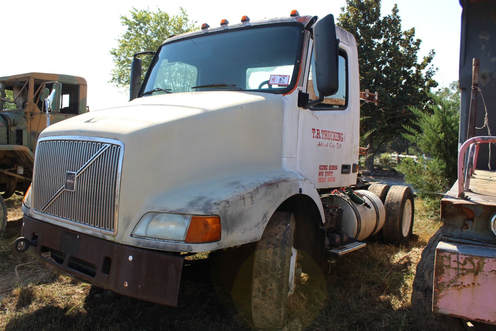 1999 Volvo Day Cab Road Tractor Single Axle, Cummins M14 w/ Fuller RT-14609A Trans., Salvage