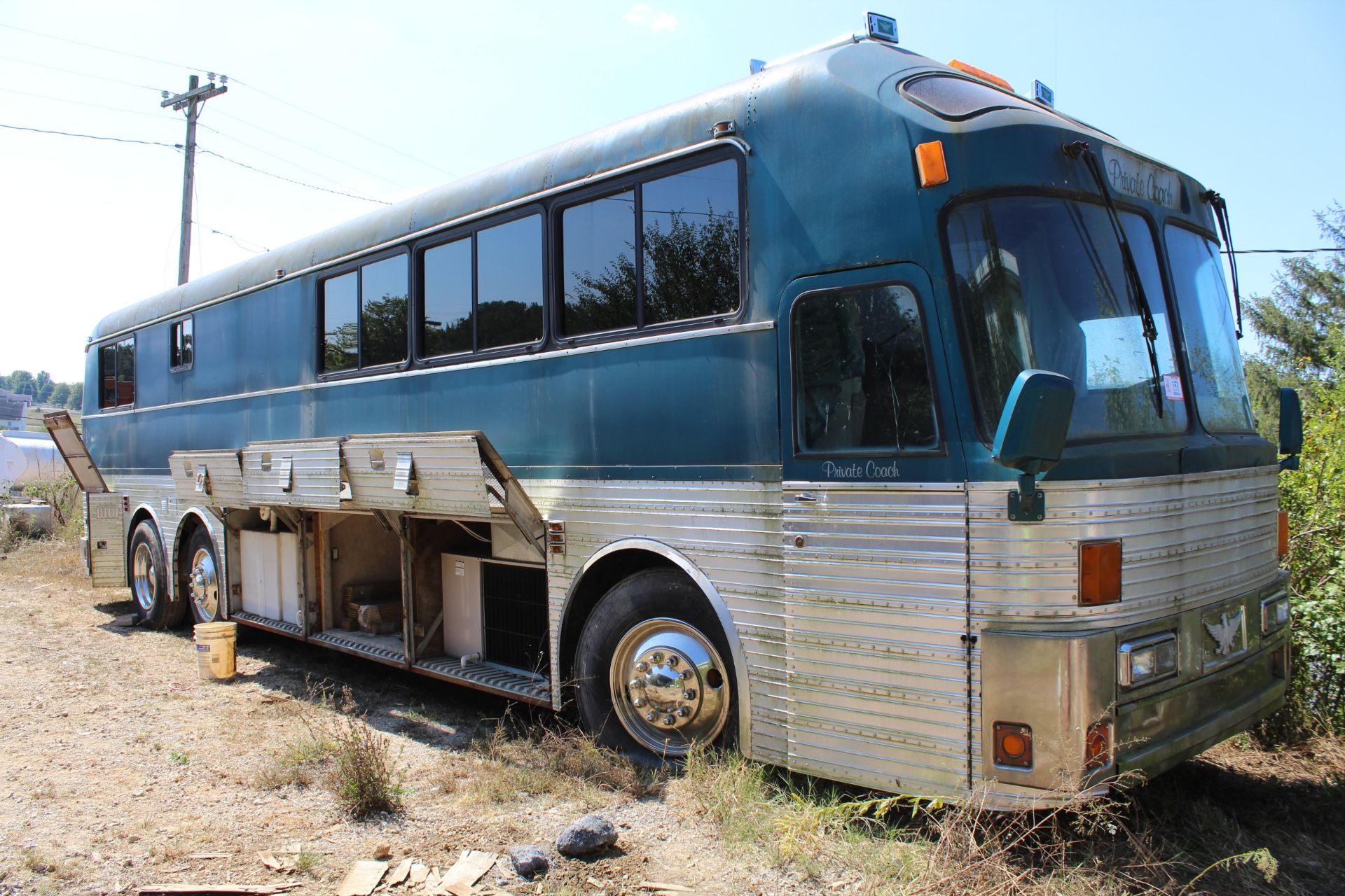 1974 Eagle Diesel Pusher Motor Home w/ 8V92 Turbo Diesel, ODO 194,407 Vin 948945 - Title