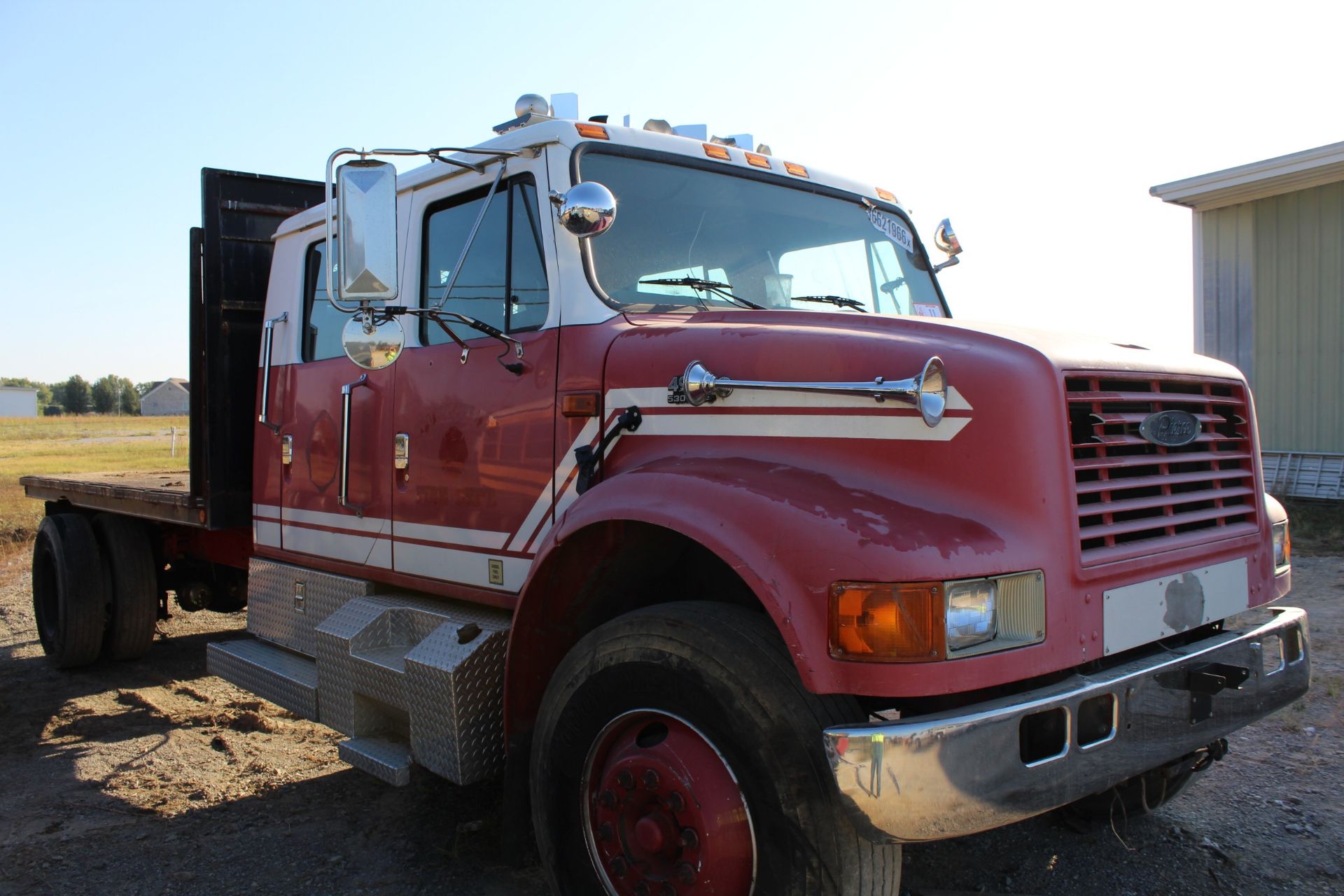 2002 International 4900 Crew Cab, Flatbed, 530 Power Diesel, Automatic , ODO 147,751 - Image 2 of 2