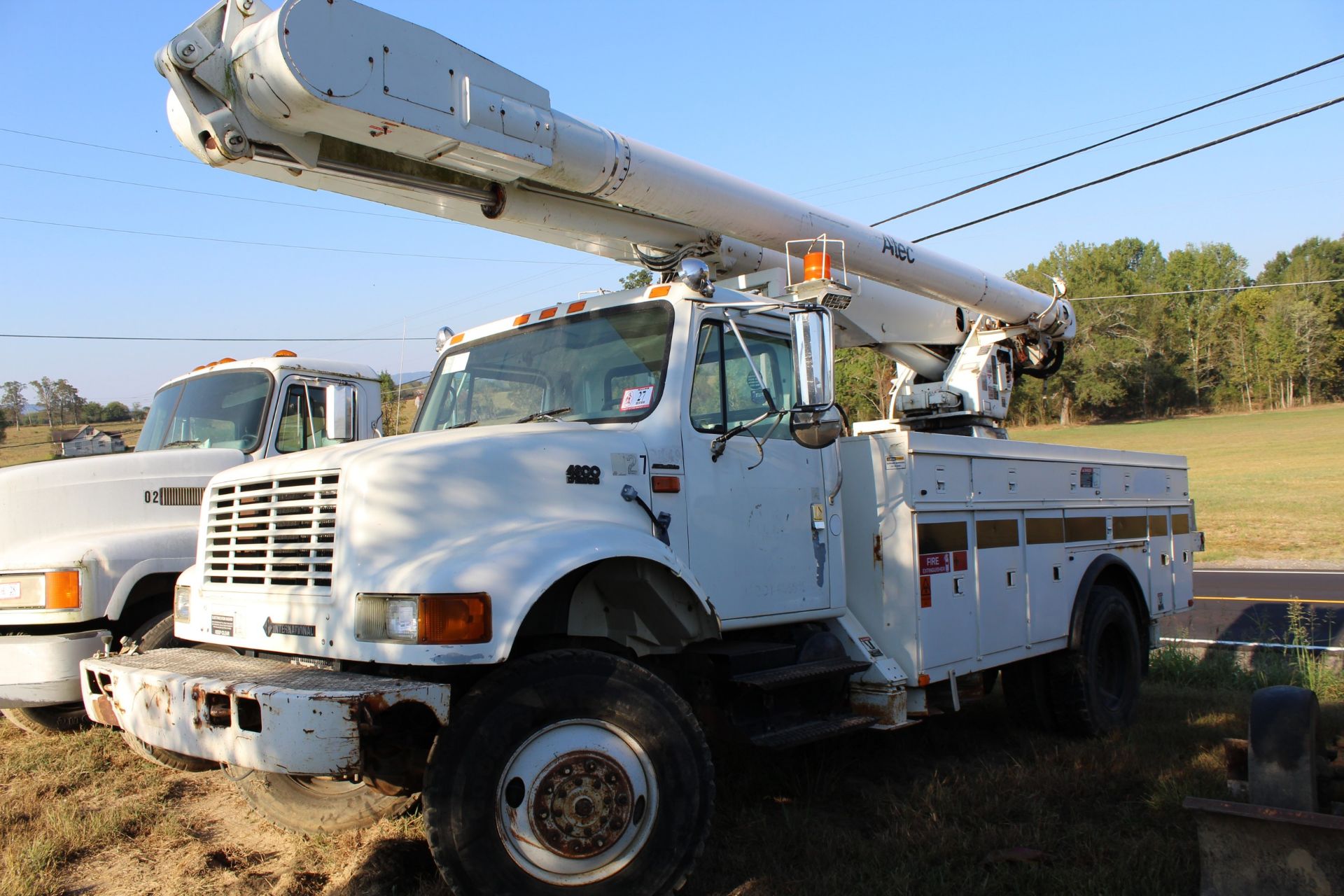 1995 International 4800 Bucket Truck w/ ALTEC Bucket, Service Bed, All Wheel Drive, W/ DT466,