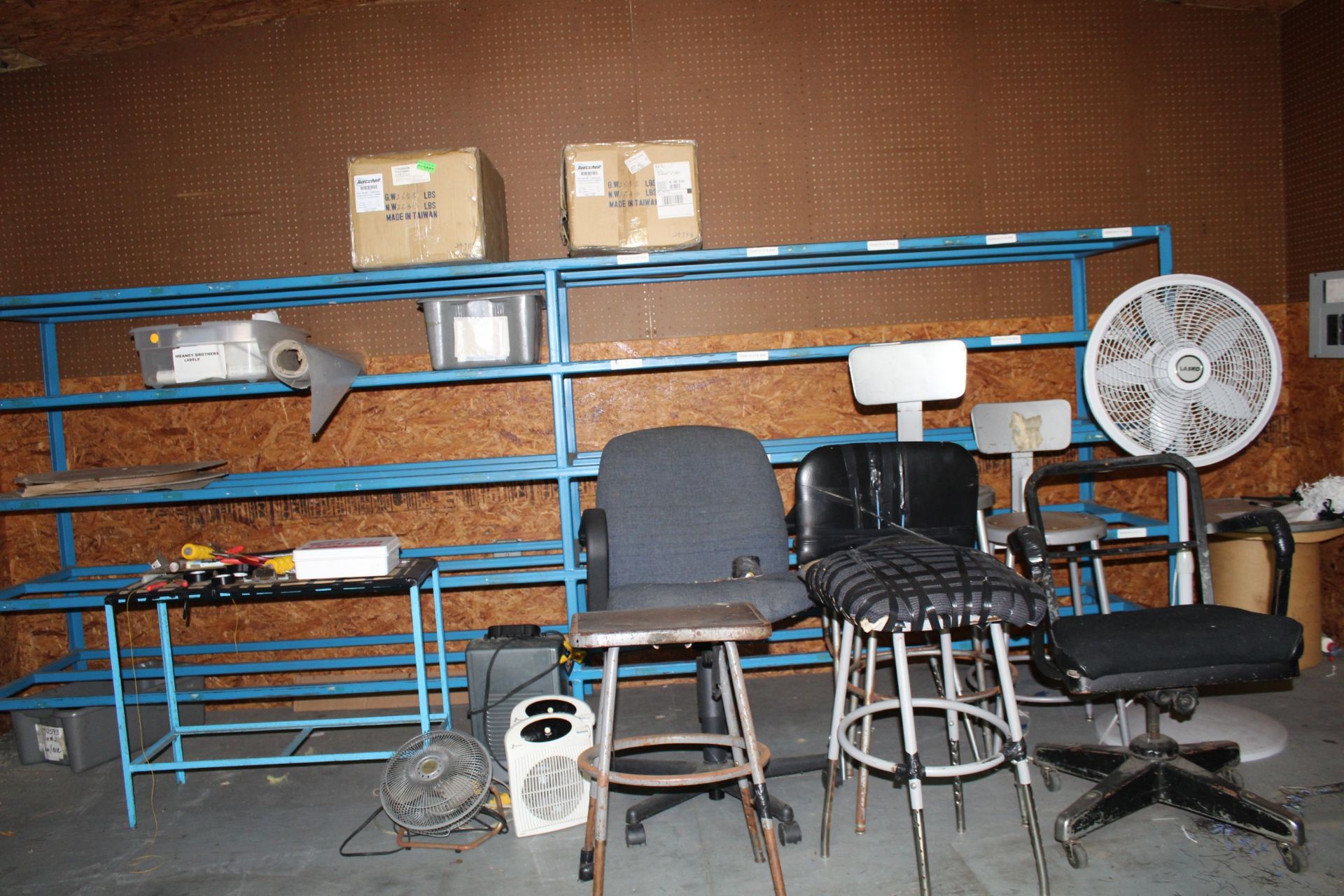 Thrifty Metal Sided 10 x 16 Storage Building w/ Contents, (6) Chairs, Fan, (3) Electric Heaters, (2) - Image 4 of 5