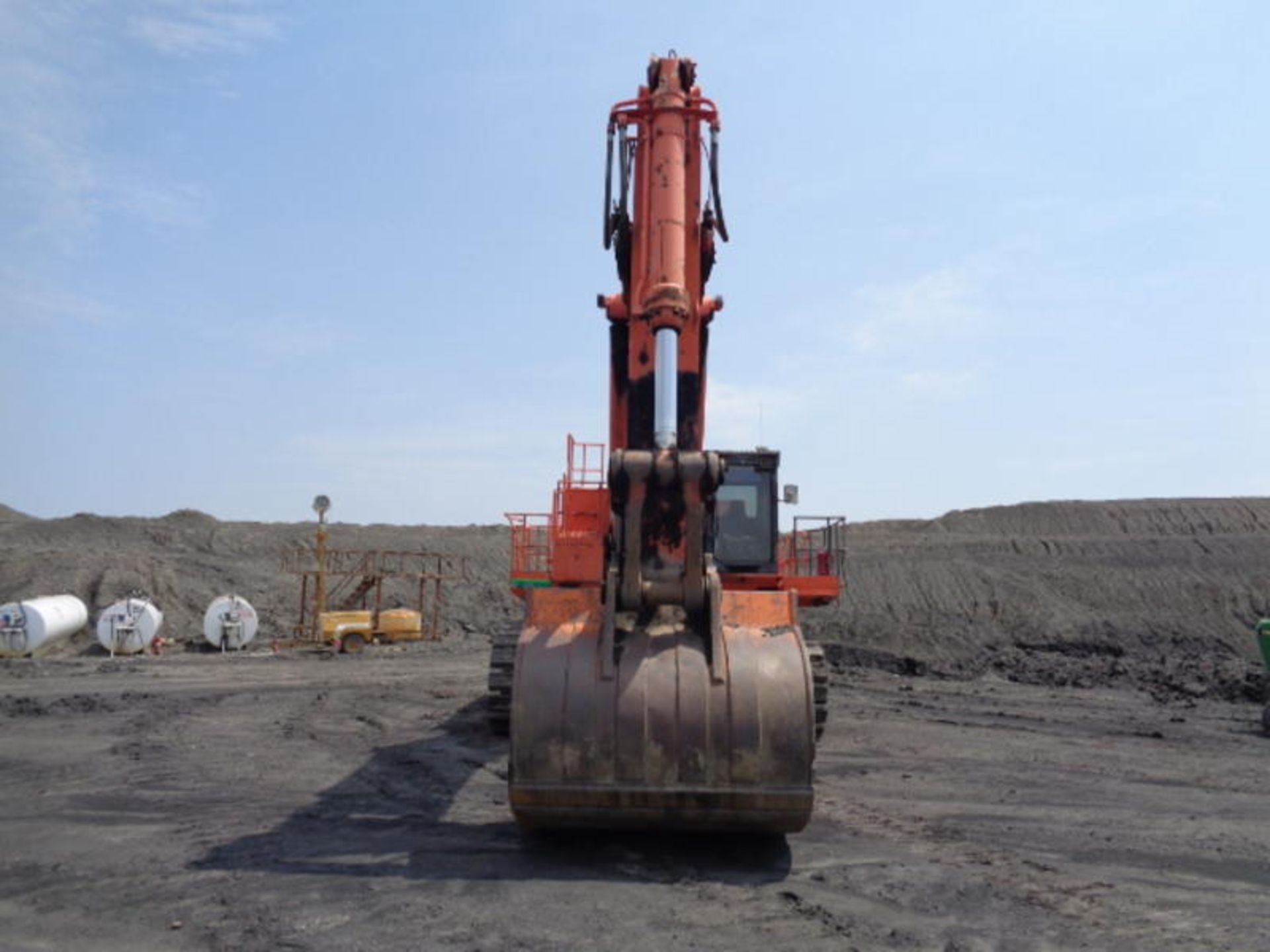 2001 Hitachi EX-1200 BE-5 Hydraulic Excavator - Image 8 of 16