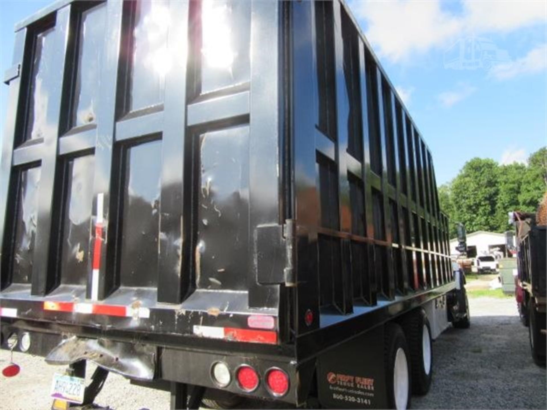 2011 International 7600 Grapple Truck - Image 38 of 42