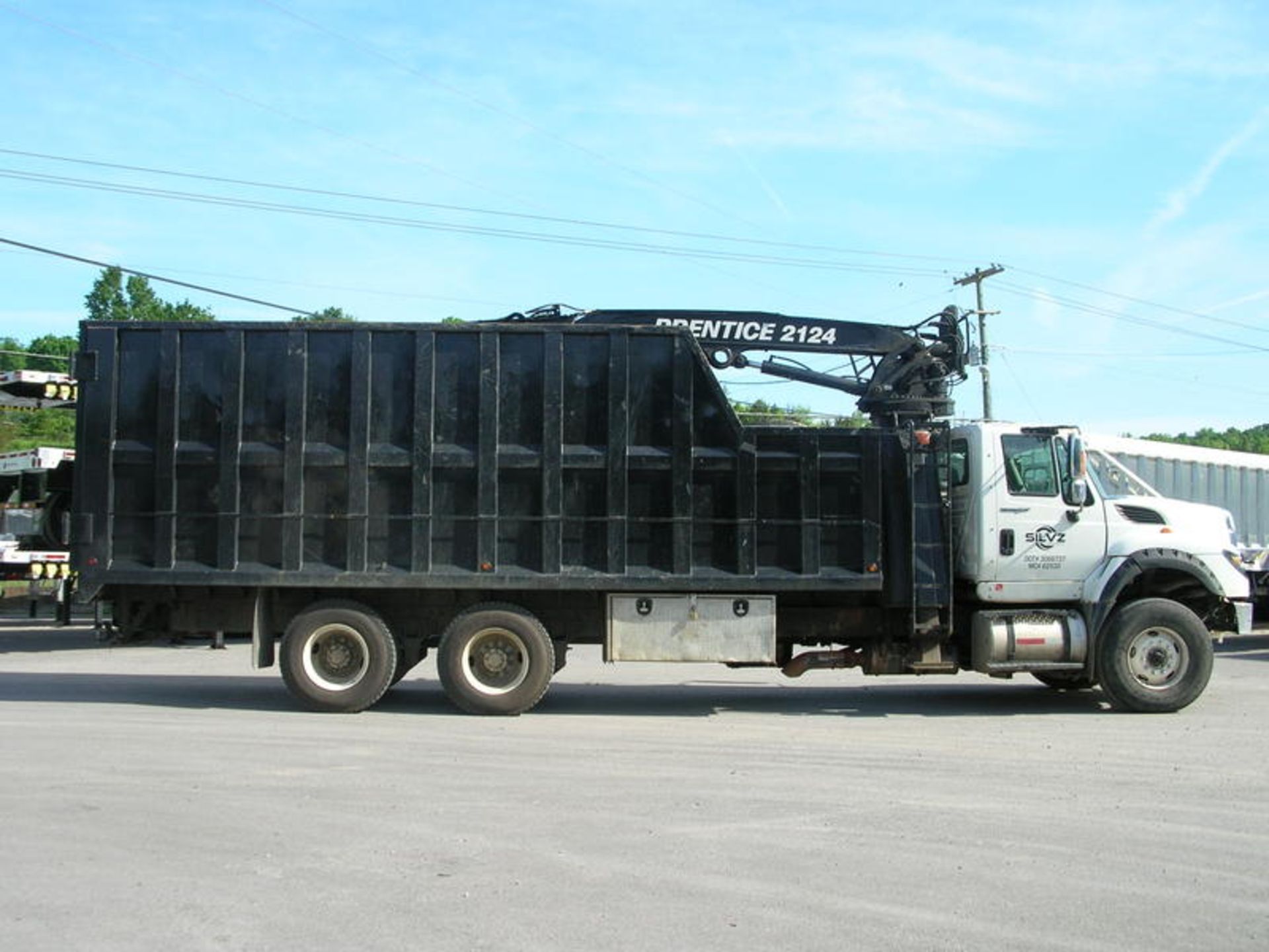 2011 International 7600 Grapple Truck - Image 6 of 42