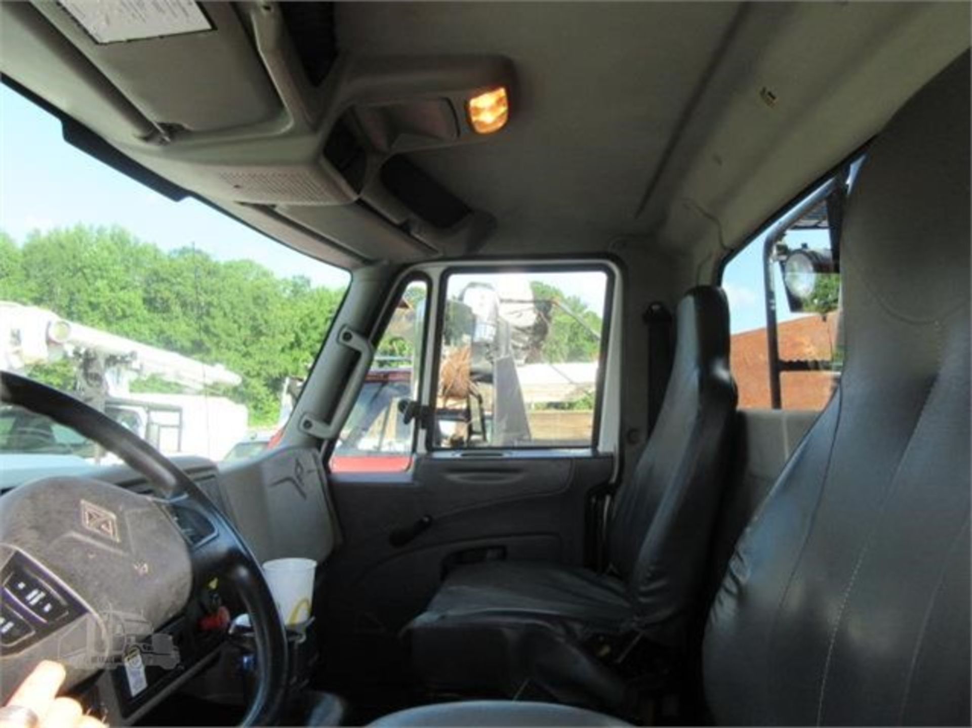 2011 International 7600 Grapple Truck - Image 30 of 42