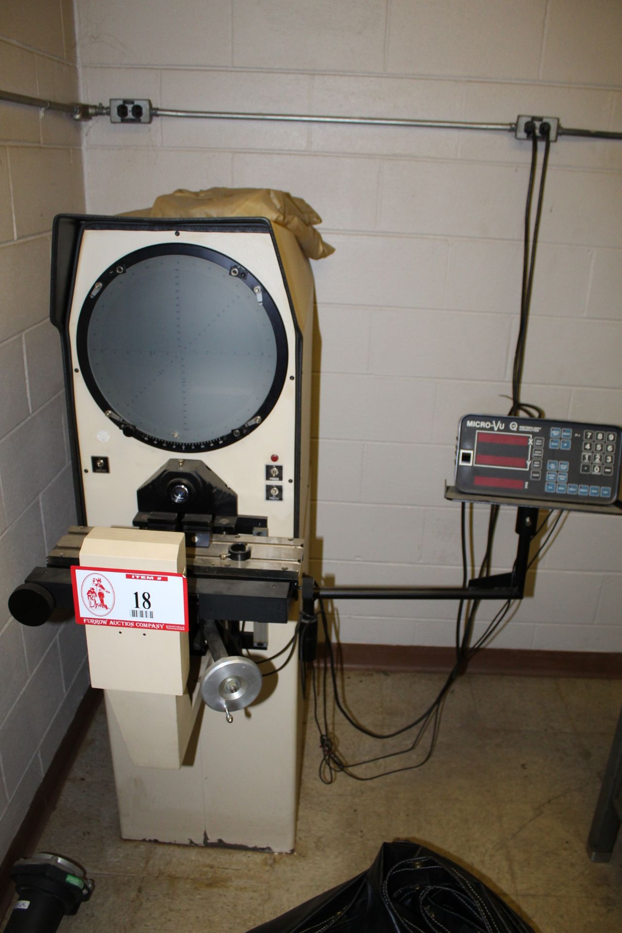 Microvue Model U-14 Optical Comparator w/ Microview Q16 Metrology Computer