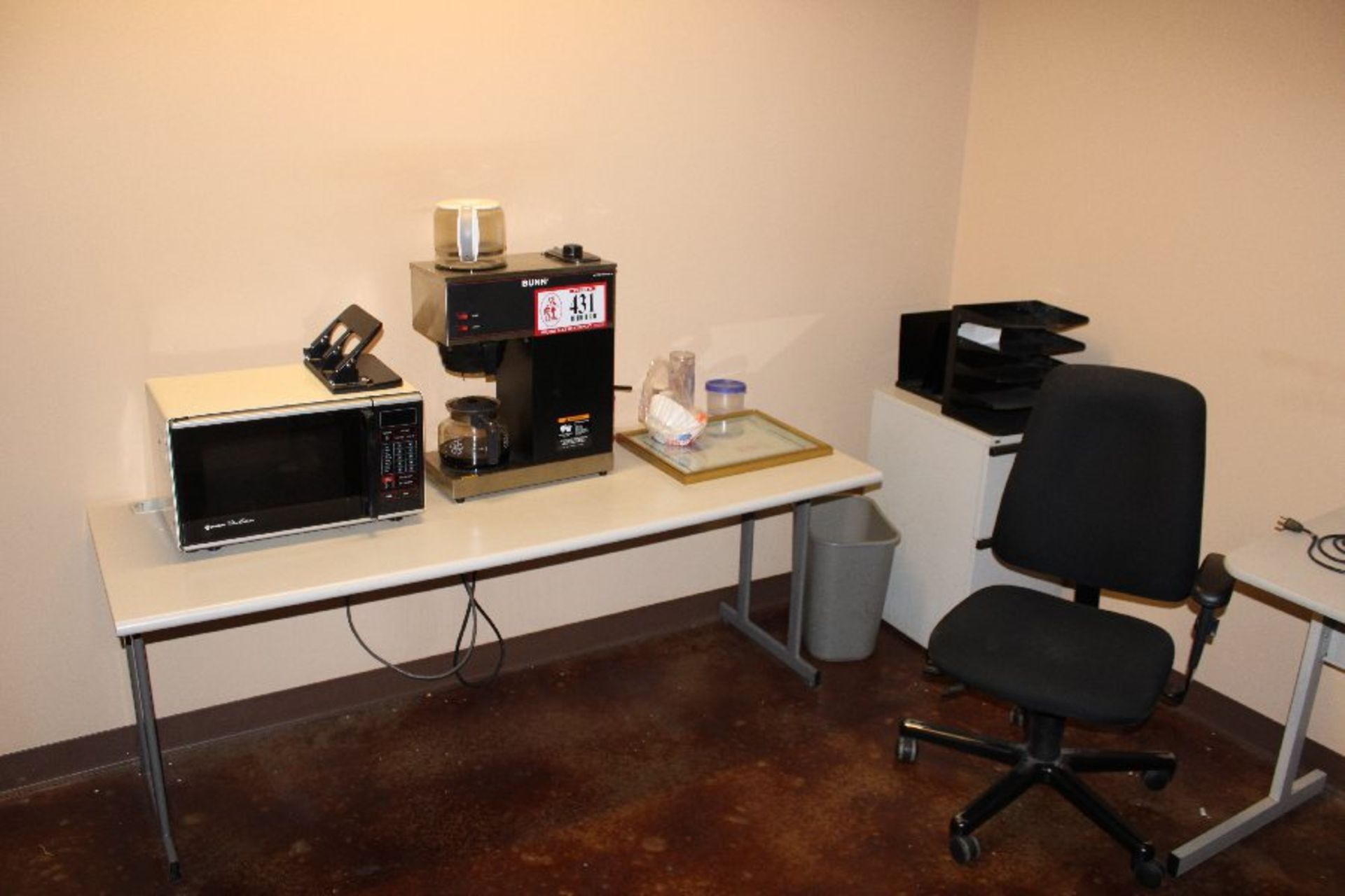 Remaining Contents of Office: Corner Type Metal & Pressed Wood Computer Work Station, Metal & - Image 3 of 3