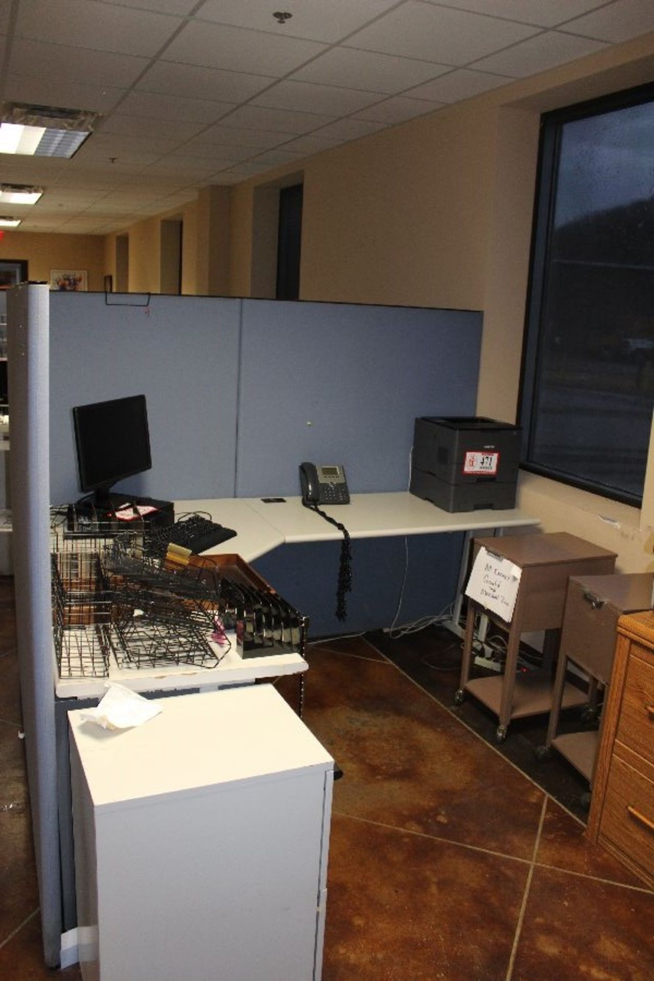 (4) Sections Office Cubicle Divider w/ Reception Area Cubicle w/ Rubbermaid Desk w/ Hutches, Pressed - Image 7 of 7