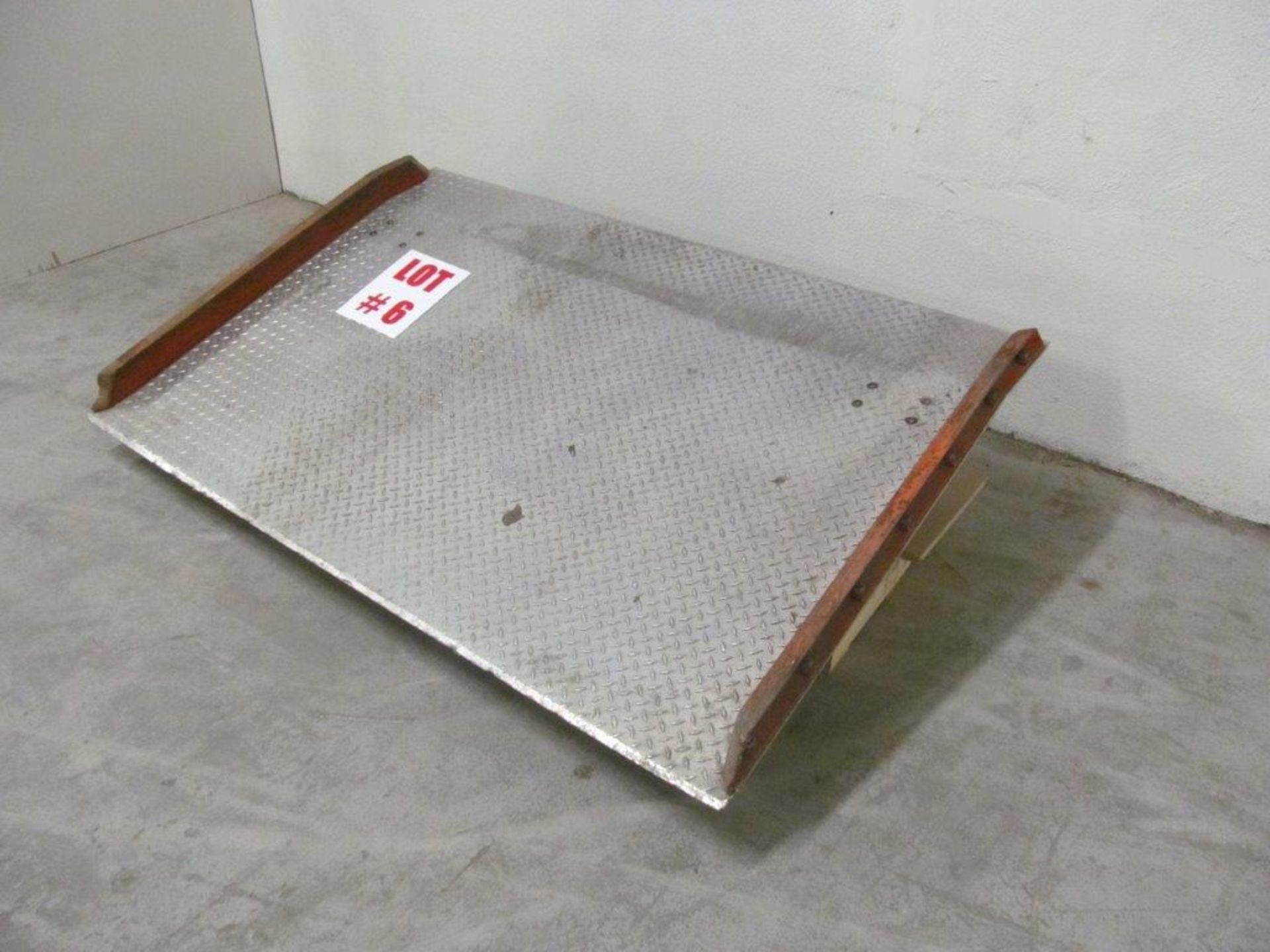 HEAVY DUTY ALUMINUM DOCK PLATE, 6 FT X 4 FT, C/W SIDES - Image 3 of 3