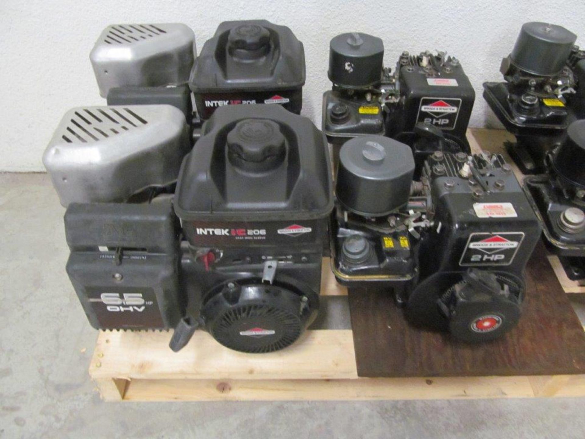 (1) LOT BRIGGS & STRATTON GAS ENGINES, (2) 6.5 HP, (5) 2 HP - Image 3 of 3