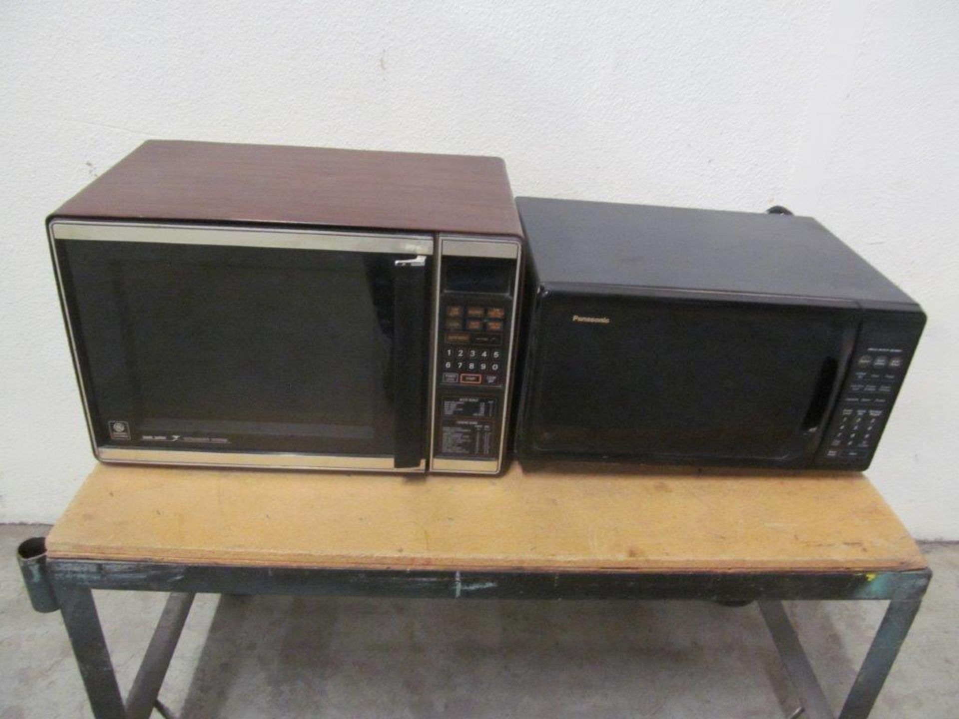 (1) LOT MICROWAVES (2), (DOLLY NOT INCLUDED) - Image 2 of 2