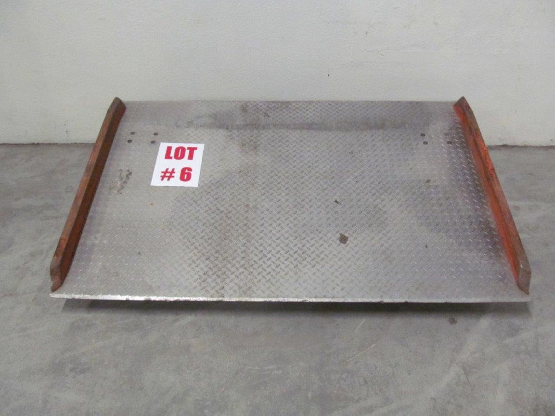 HEAVY DUTY ALUMINUM DOCK PLATE, 6 FT X 4 FT, C/W SIDES - Image 2 of 3