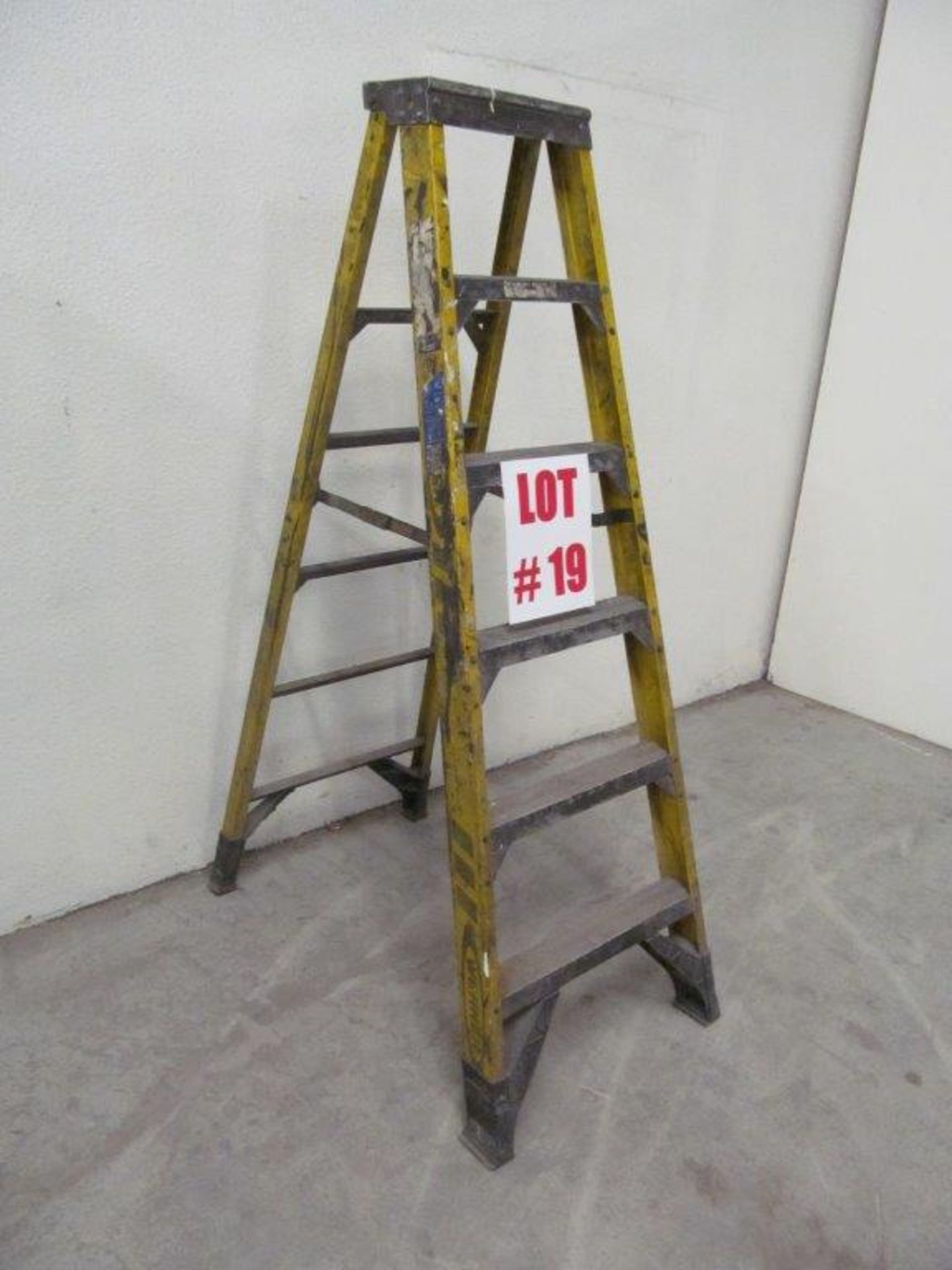 LOUISEVILLE ALUMINUM STEP LADDER, 6 FT HIGH