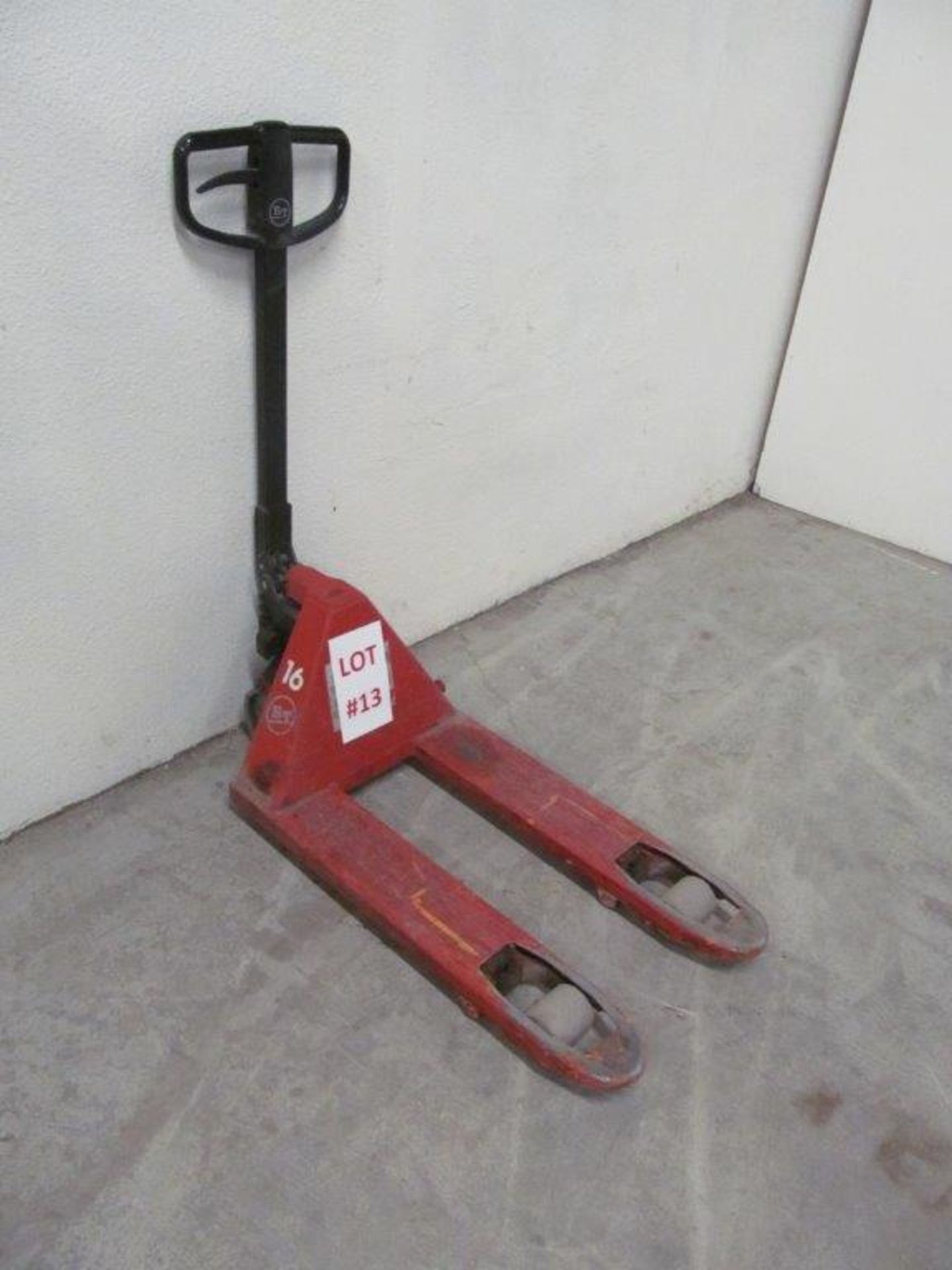 BT LIFTER PALLET TRUCK, 31'' LEGS NARROW REACH