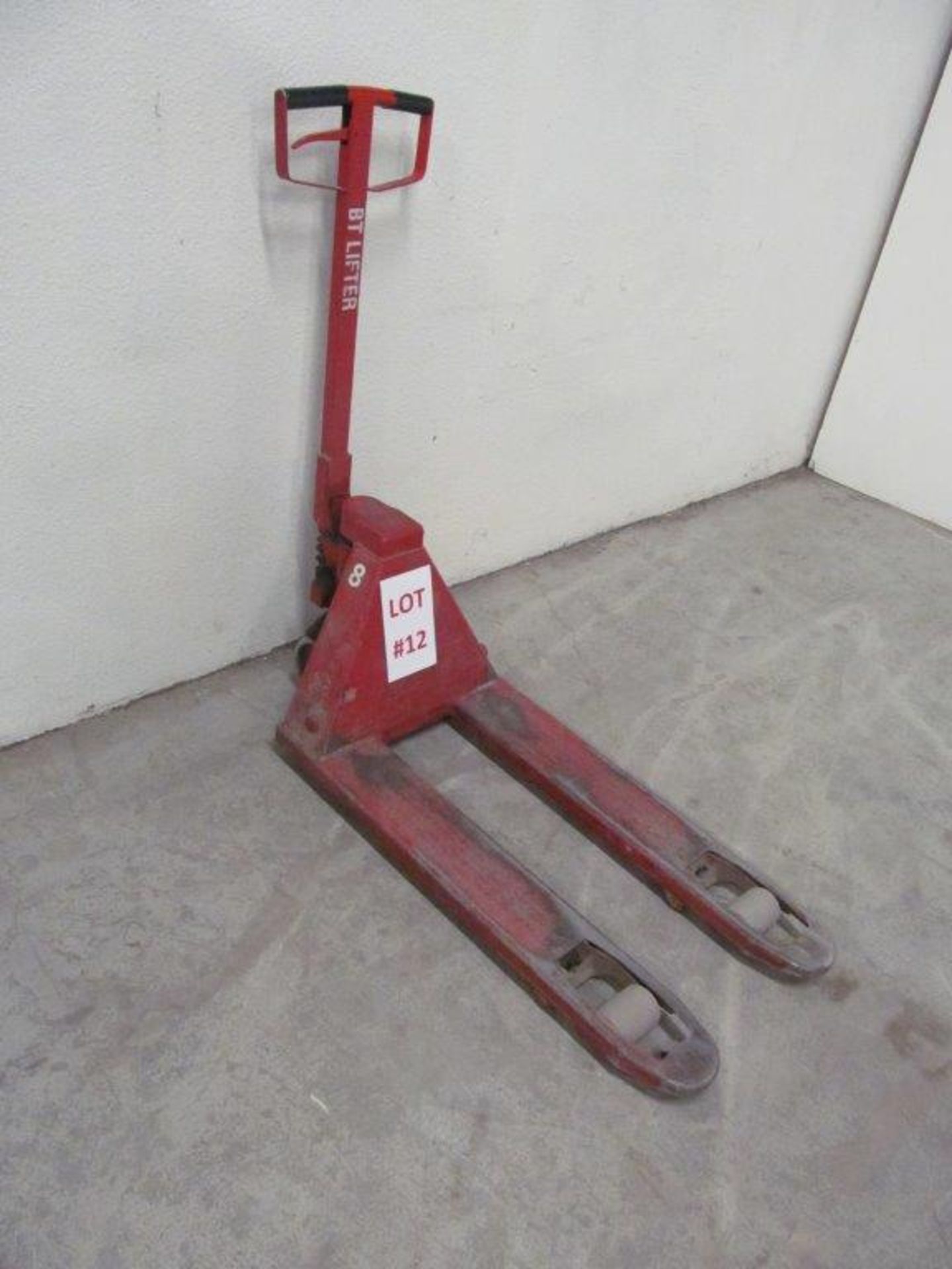 BT LIFTER PALLET TRUCK, 36'' LEGS, NARROW REACH