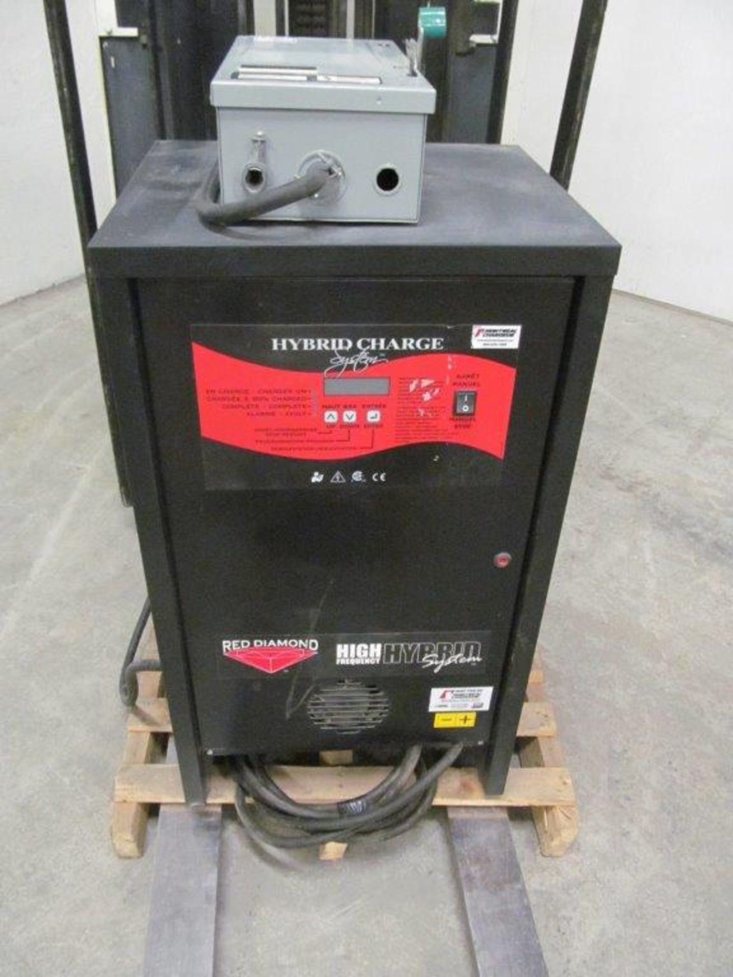 CROWN ELECTRIC FORKLIFT, MDL. 40RCTT-3, 36 V, TILT & SIDE SHIFT, CAP. 3,700 LB - EXCELLENT CONDITION - Image 7 of 9