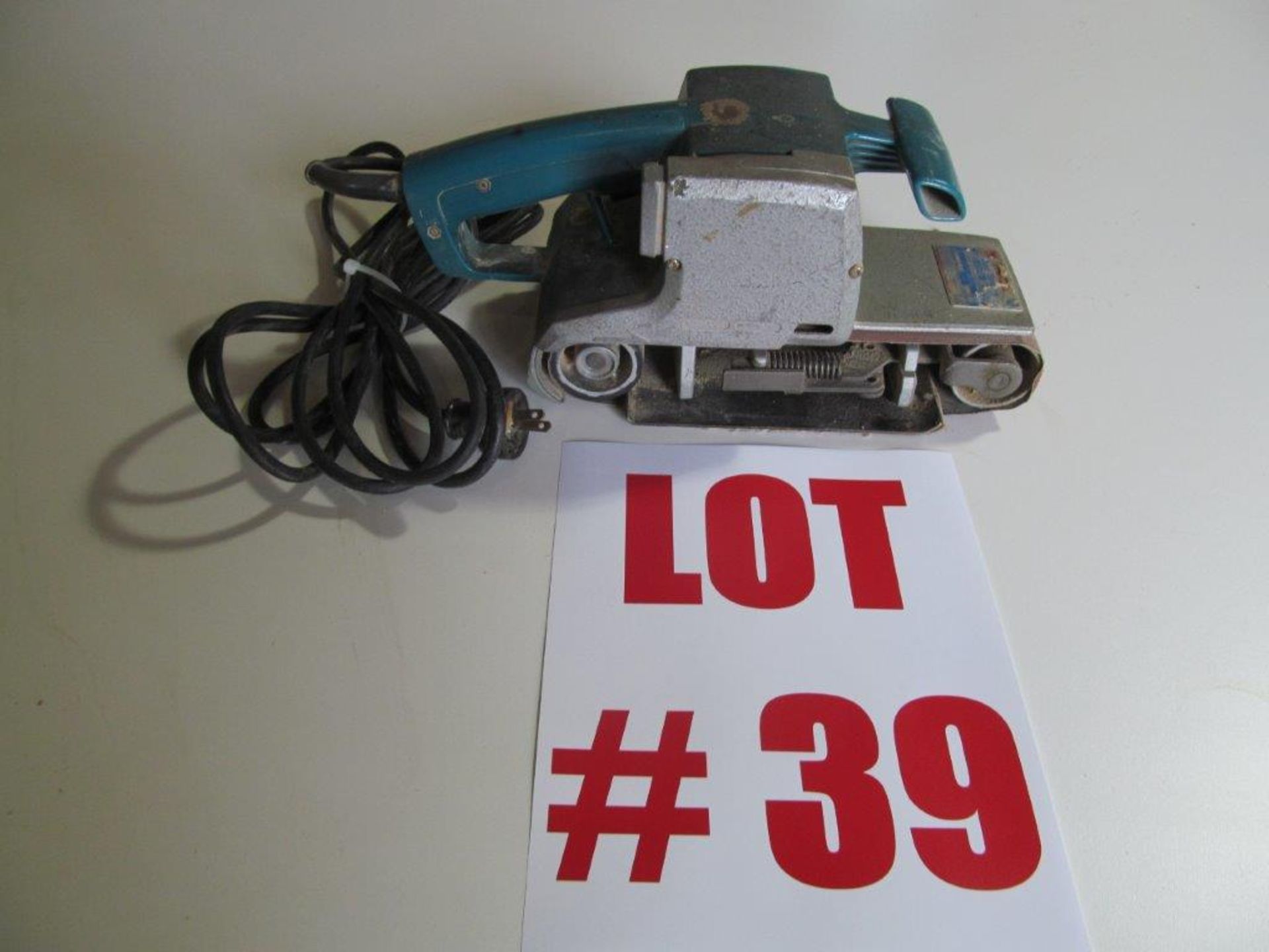 MAKITA BELT SANDER 3'' X 24'' MODEL 9924DC, 115V/1PH/60C