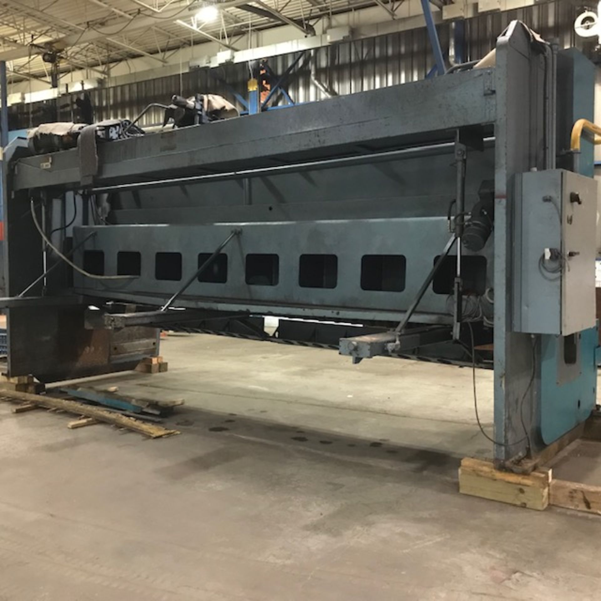 ALLSTEEL CNC HYDRAULIC SHEAR 20FT X 1/2 “ CAPACITY, LOCATION BROCKVILLE, ON - Image 4 of 4