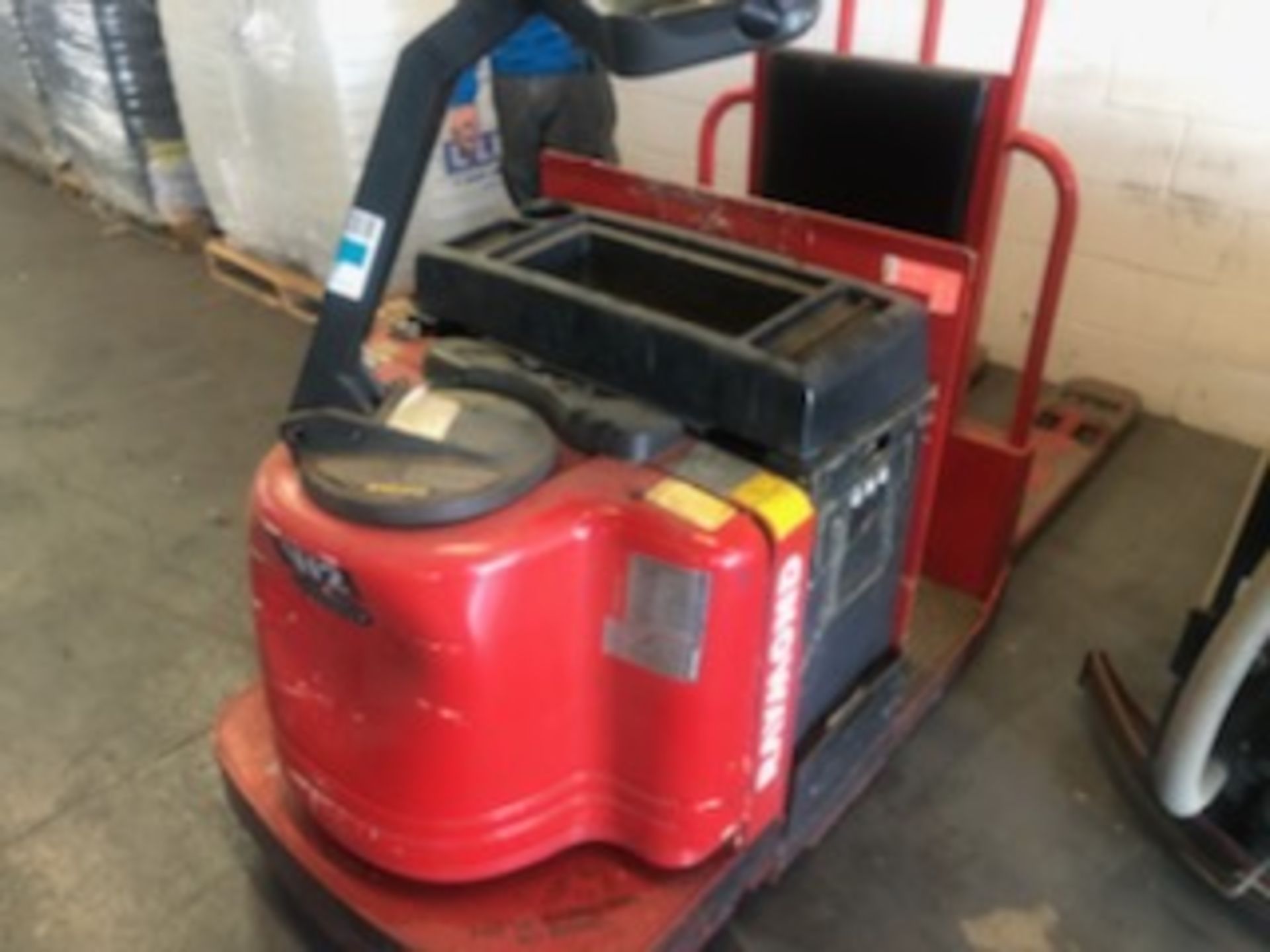 Raymond Ride-on Electric Pallet Truck 113TM-FRC60L - Location: Toronto - Image 2 of 4