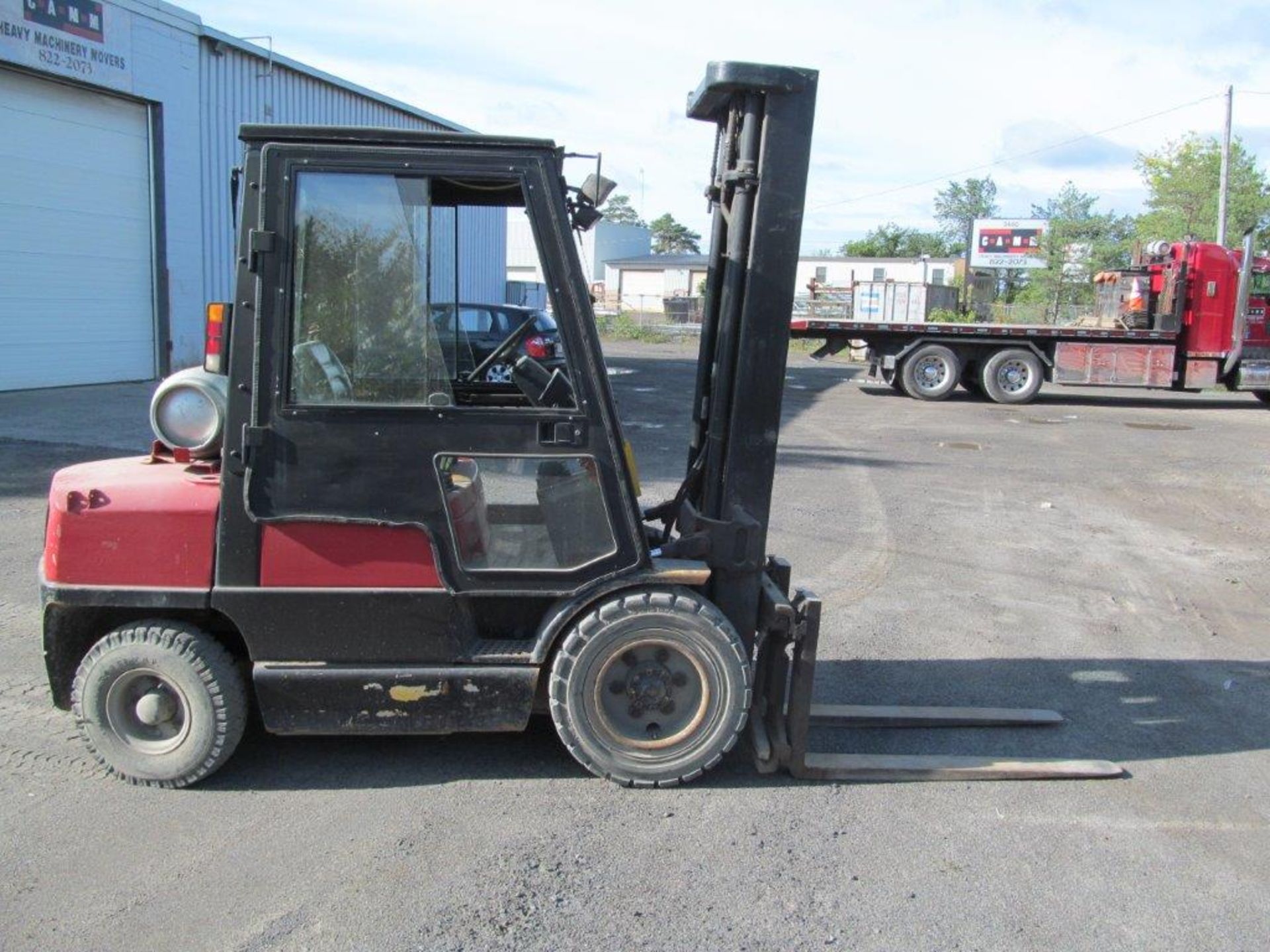 HYSTER FORKLIFT, PROPANE, OUTDOOR, MODEL H60XM, CAPACITY 6,000LBS, TRIPLE MAST 211'' - Image 4 of 5