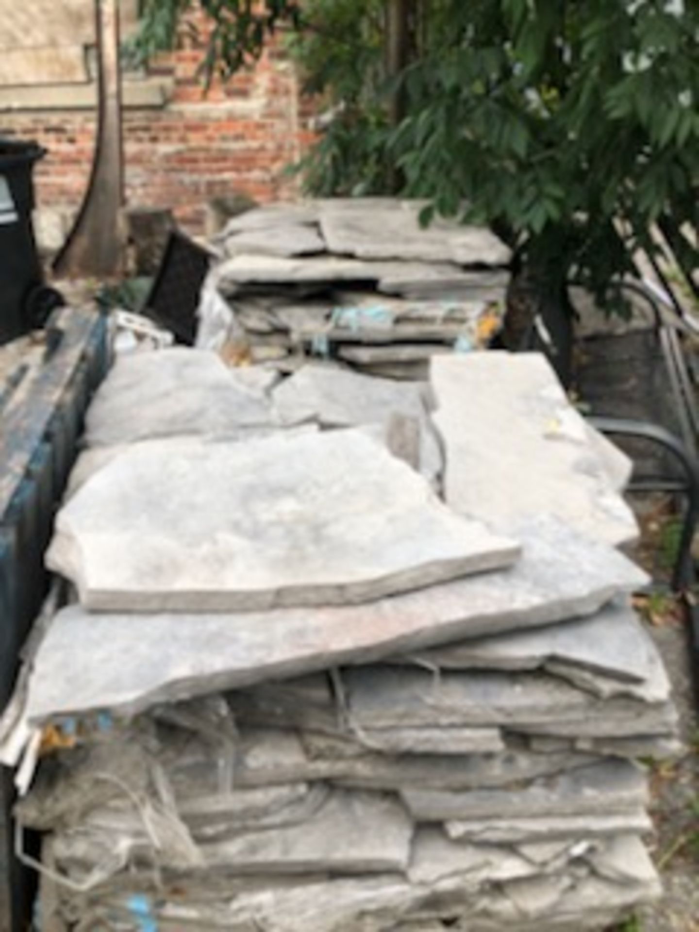 (1) Lot Real Flag Stone for Landscaping, Aprox. 3000 Sq/Ft - Location: Toronto, Ontario