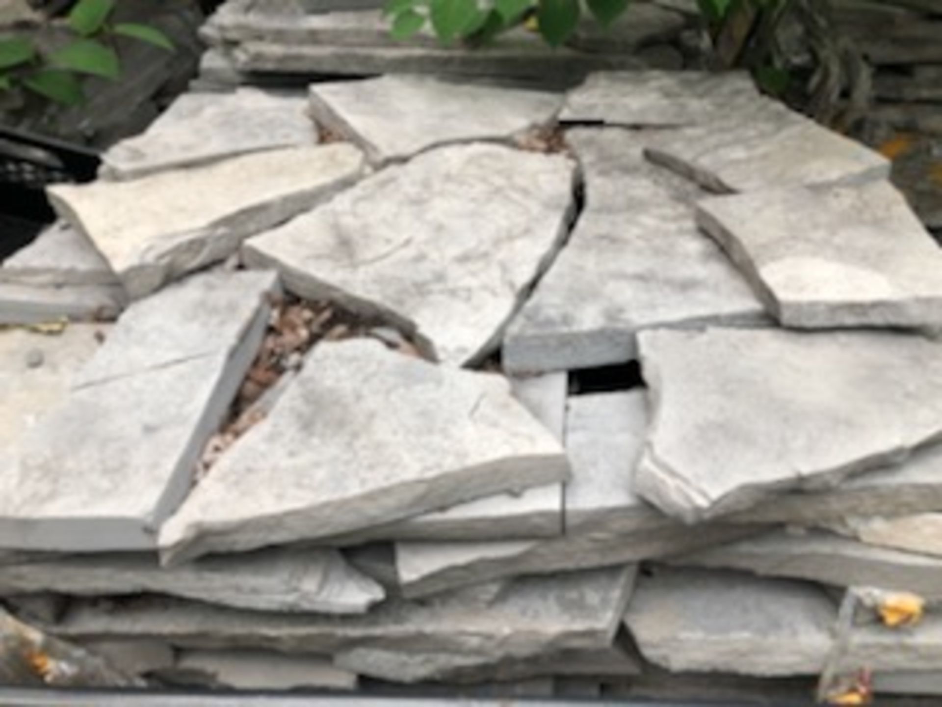 (1) Lot Real Flag Stone for Landscaping, Aprox. 3000 Sq/Ft - Location: Toronto, Ontario - Image 2 of 12