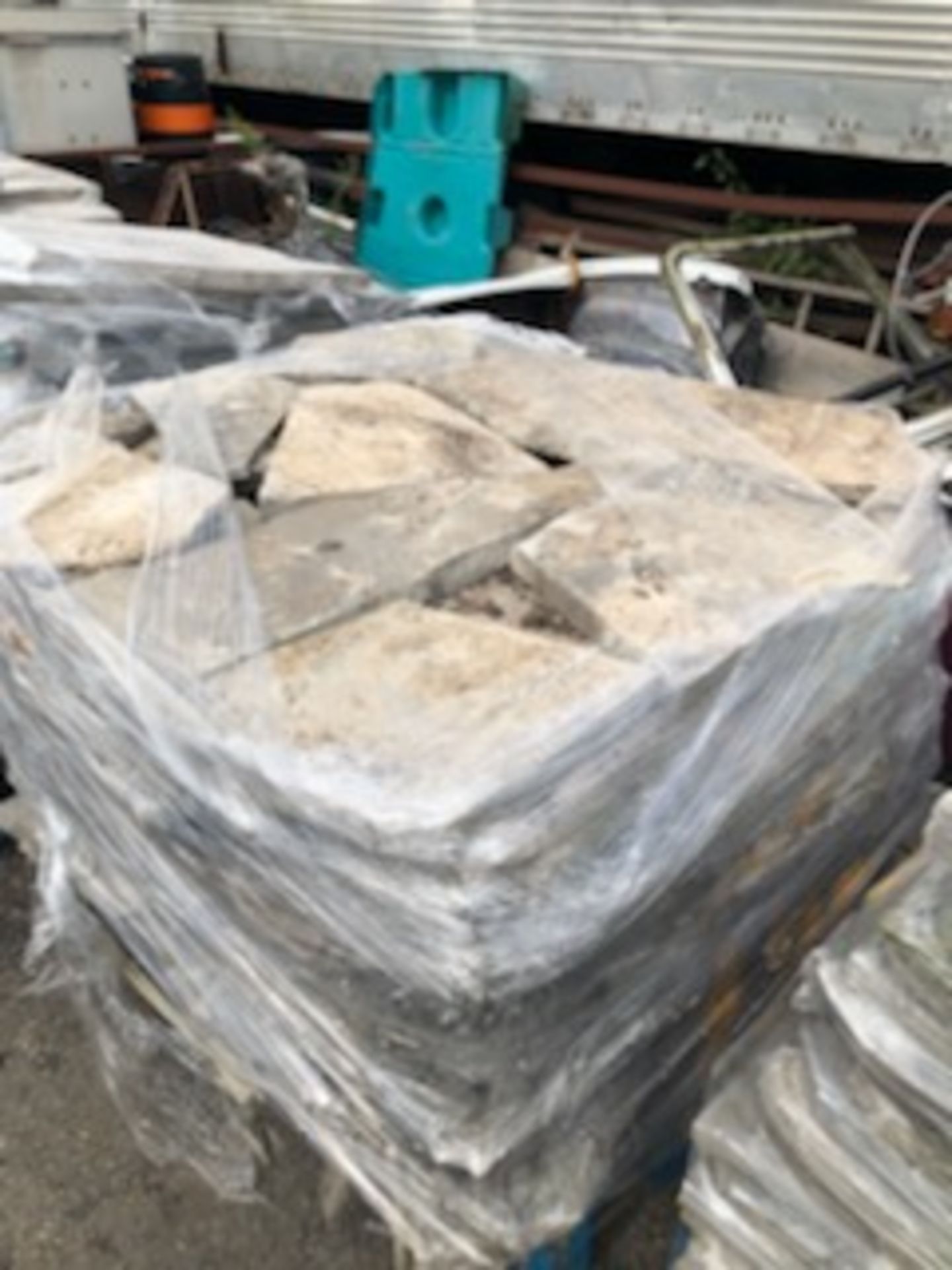 (1) Lot Real Flag Stone for Landscaping, Aprox. 3000 Sq/Ft - Location: Toronto, Ontario - Image 10 of 12