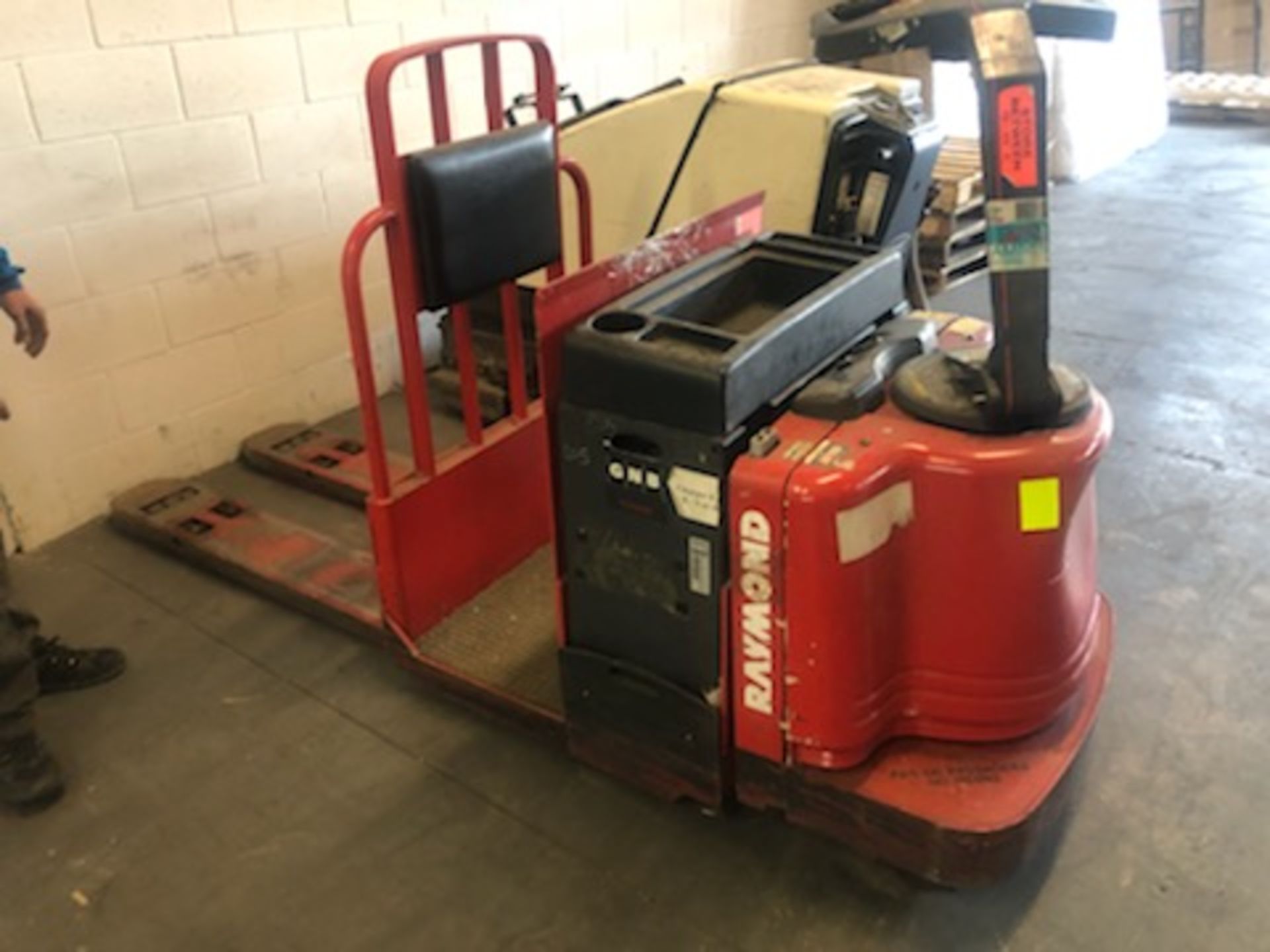 Raymond Ride-on Electric Pallet Truck 113TM-FRC60L - Location: Toronto