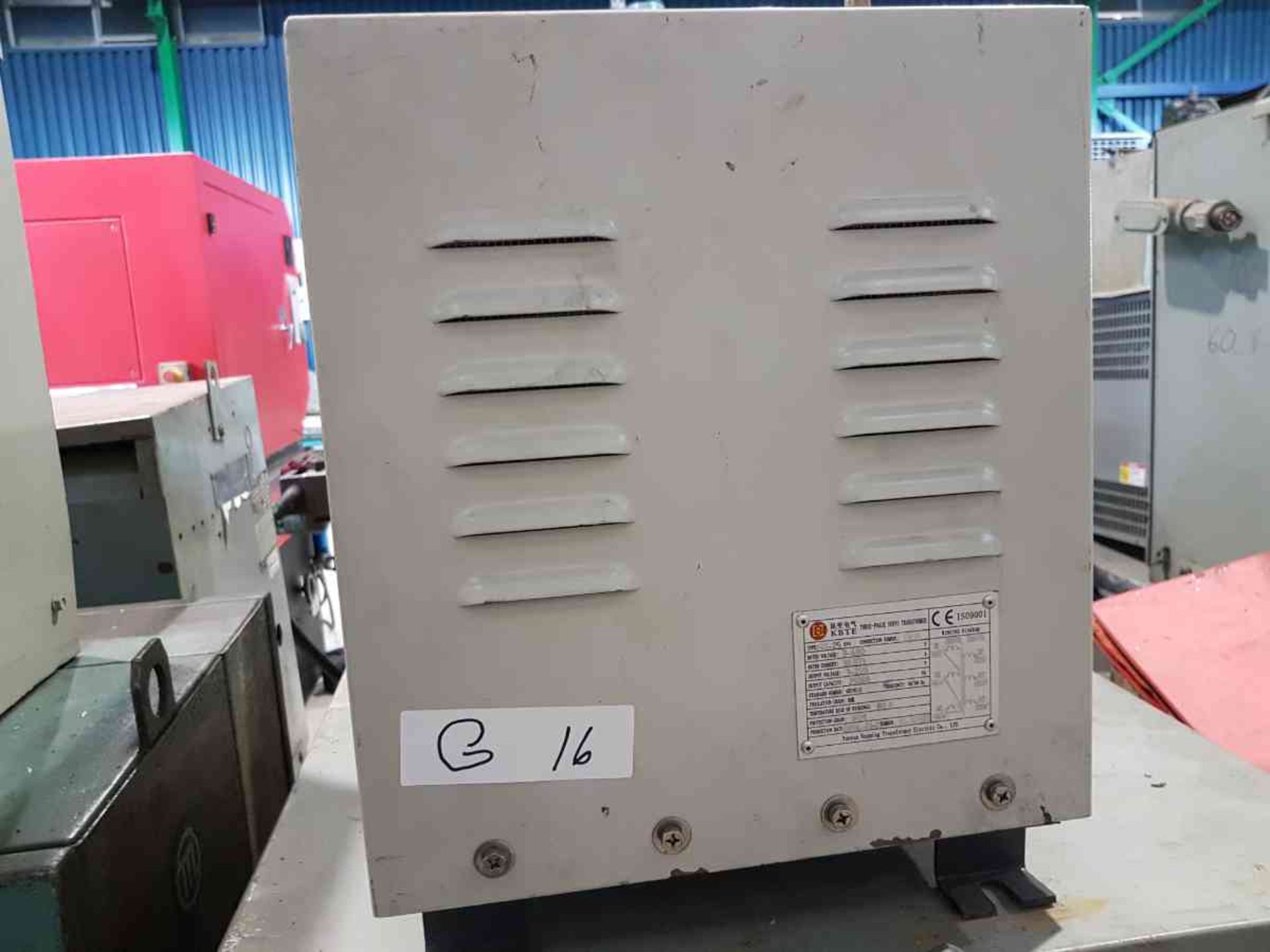 KBTE 3 PHASE SERVO TRANSFORMER, 25KVA, 220V TO 480V - Image 3 of 4