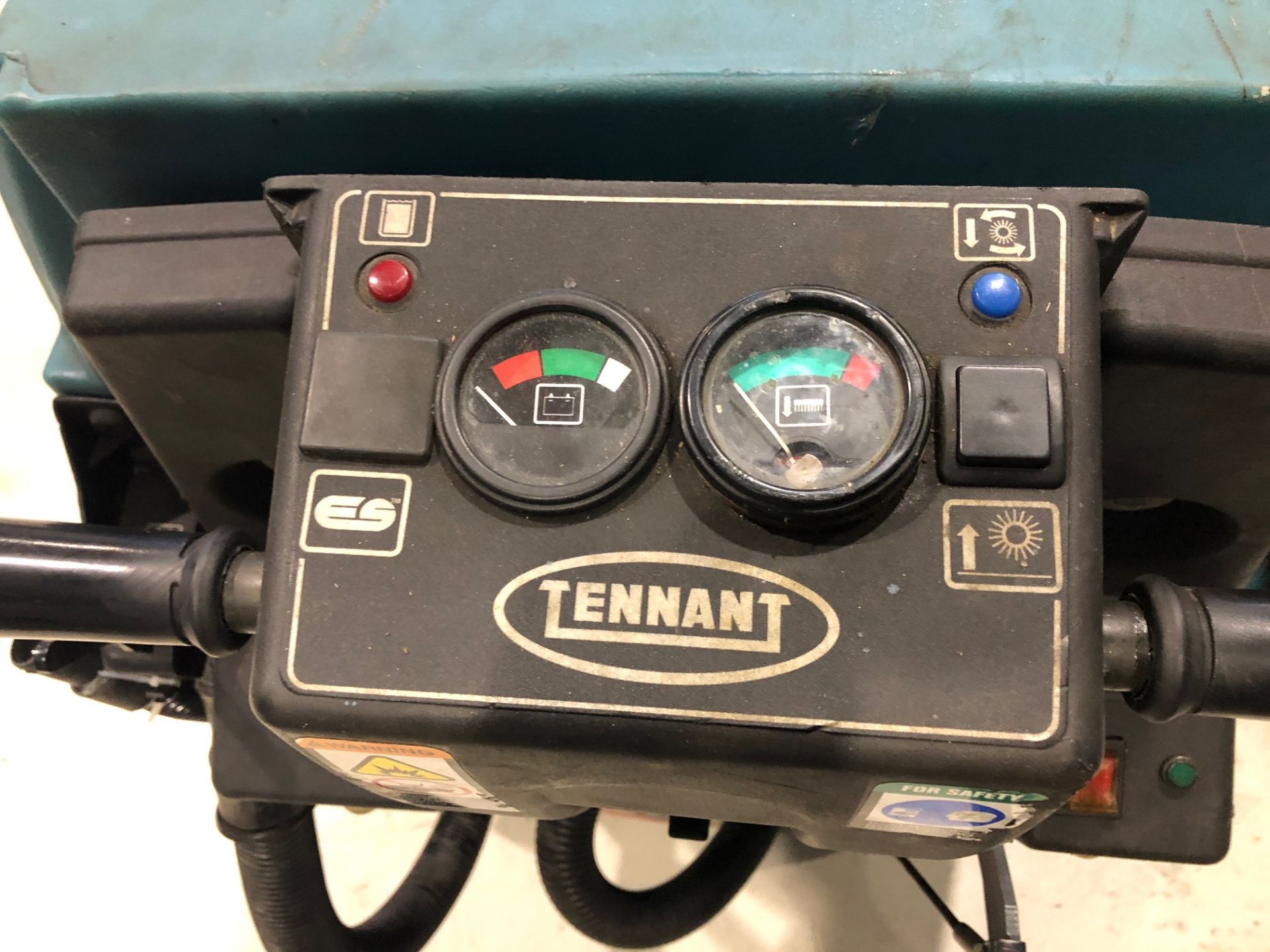 TENNANT FLOOR WASHER, MODEL 5700 - Image 4 of 4