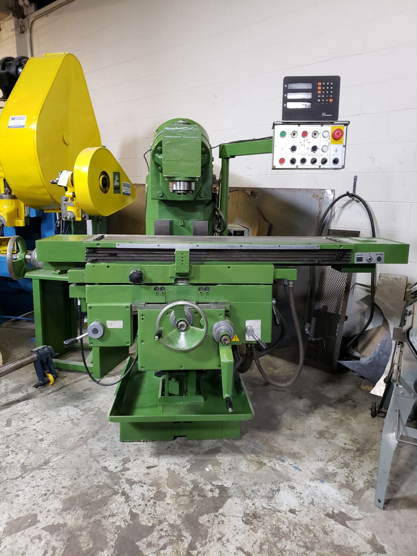 TOS UNIVERSAL SWIVEL HEAD, MDL Fug32, Table 12 x 49 - Location : Boisbriand , Quebec (Canada)