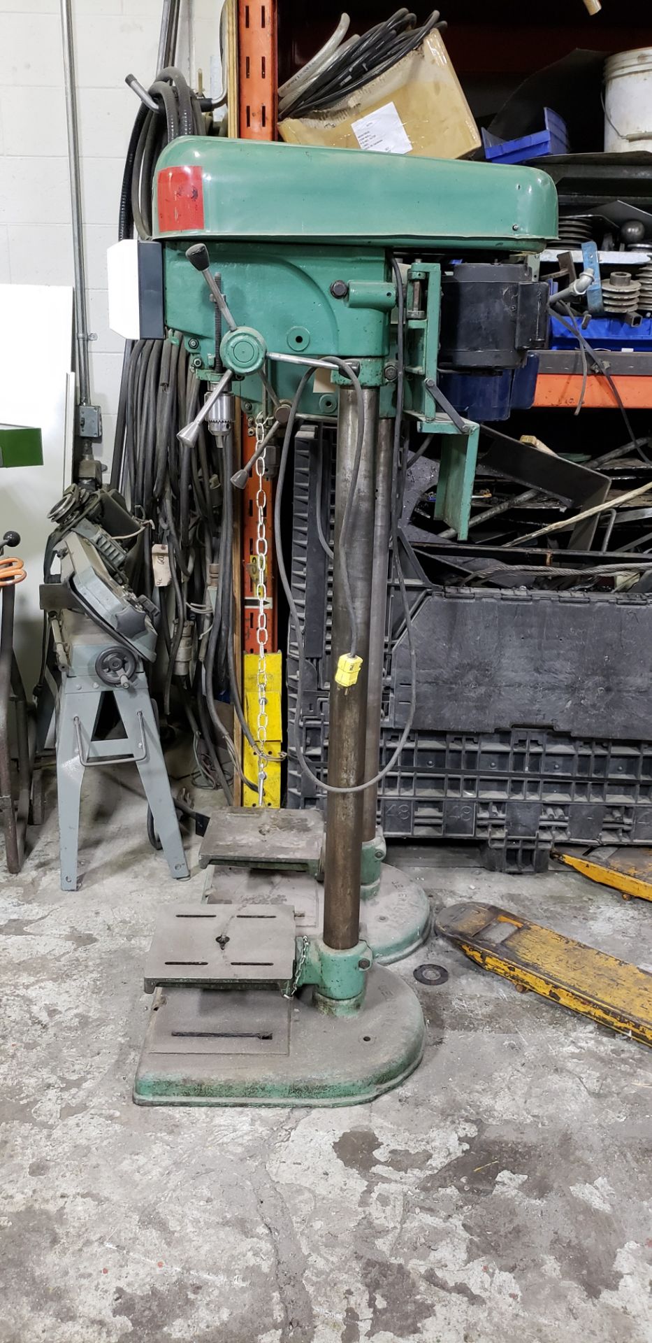 GENERAL PEDESTAL DRILL PRESS, ELECTRICS: 115V - Location : Boisbriand , Quebec (Canada)