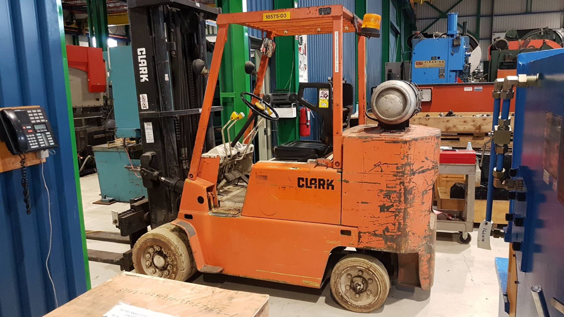 CLARK FORKLIFT, MODEL C500 S100, S/N 685-0201-ROP, 8375 LBS CAP - LOCATION MONTREAL, QUEBEC (CANADA)