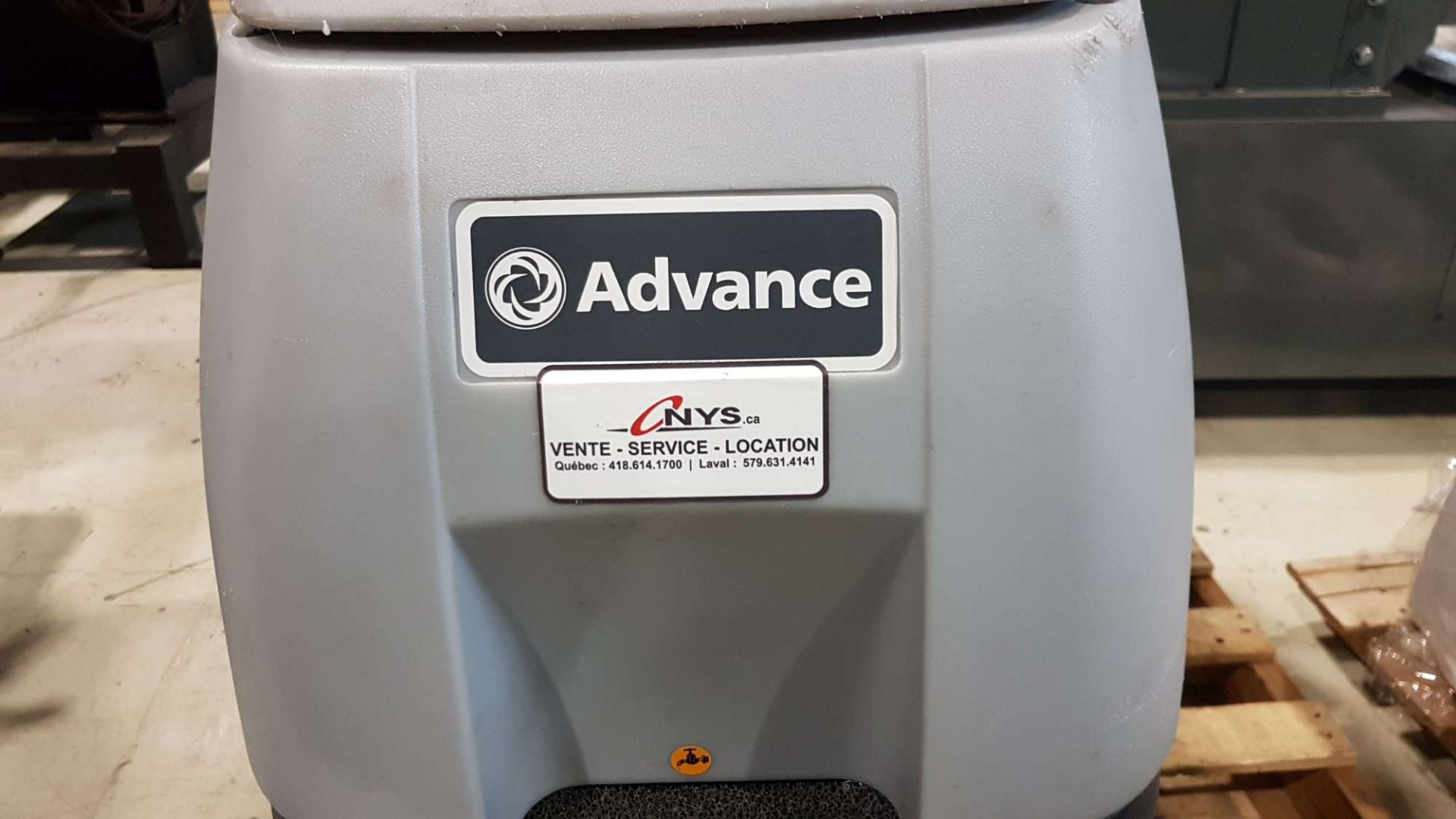 ADVANCE SCRUBBER-DRYER, MODEL ADFINITY 20C, S/N 3510161802268 - LOCATION MONTREAL, QUEBEC (CANADA) - Image 5 of 6