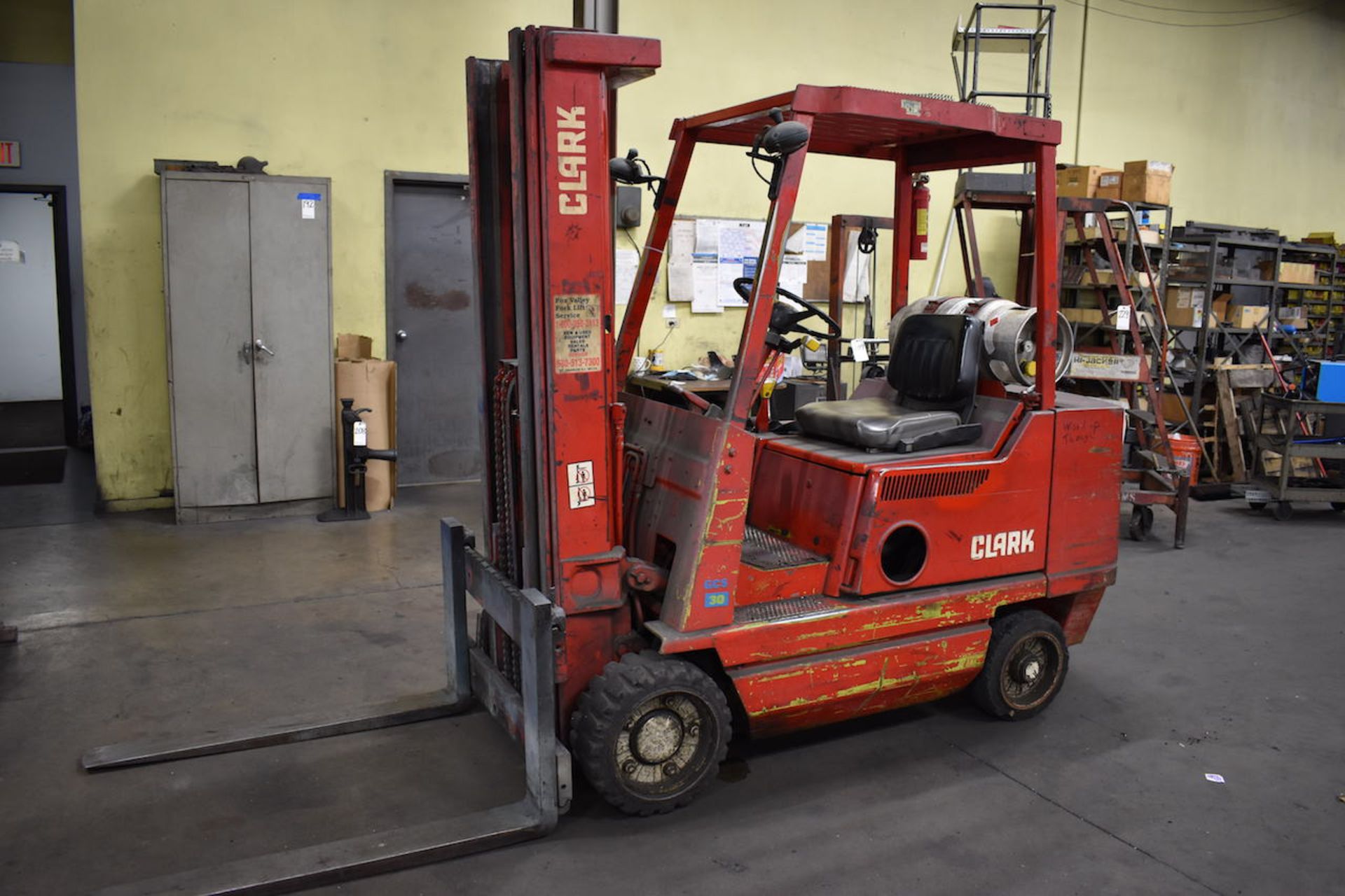 Clark 5150 lb. Model CCS30I LP Forklift Truck, S/N C138I-0047-6813FA, 3-Stage Mast, Solid Tires,