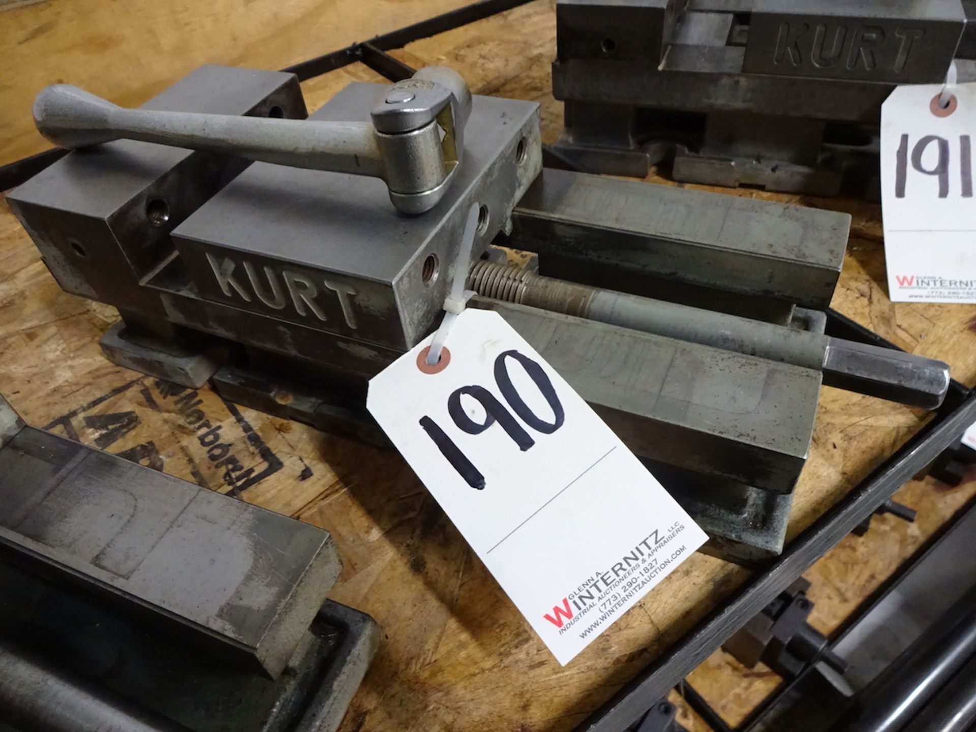 Kurt 6 in. Machine Vise