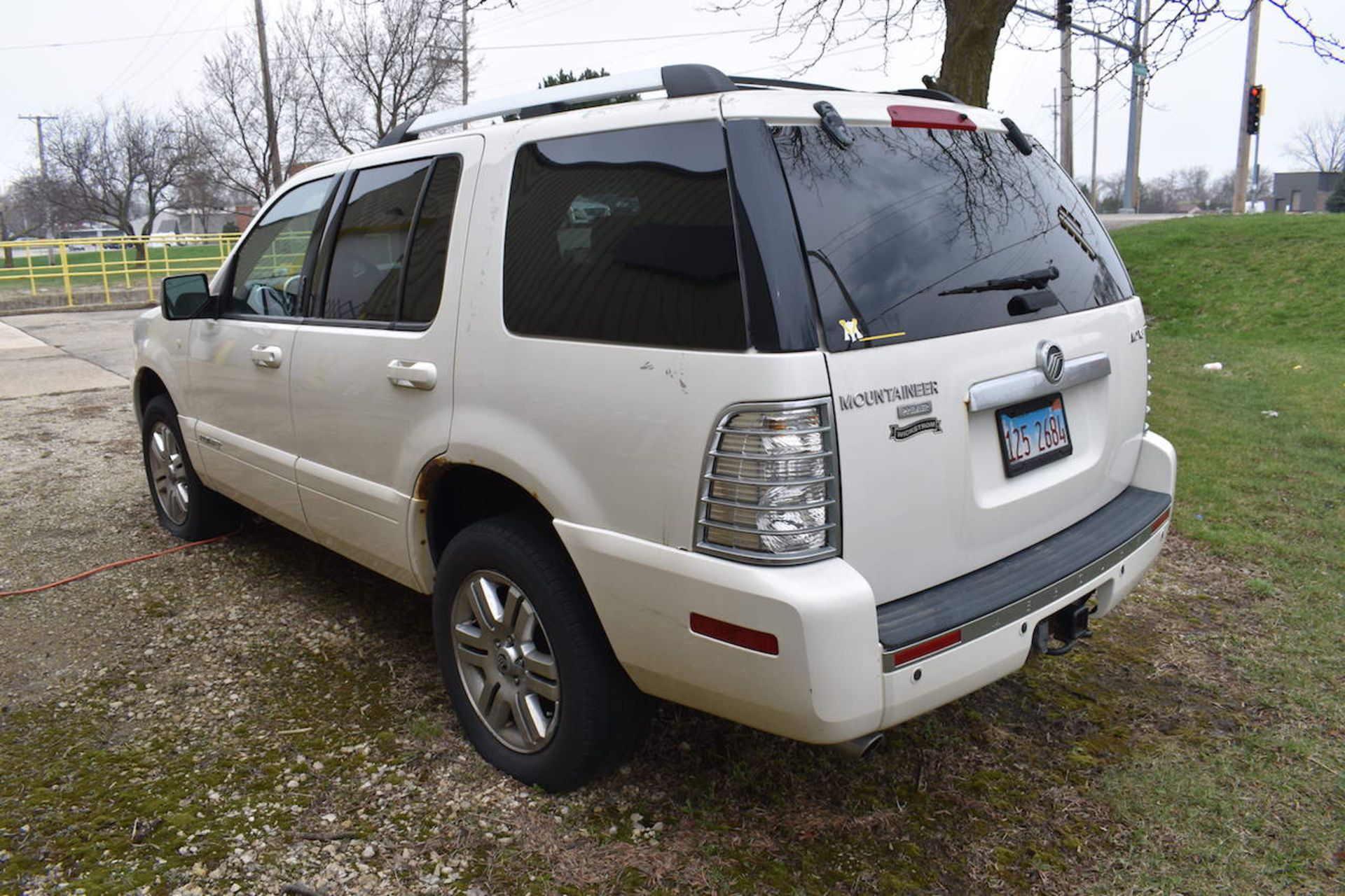 2007 Mercury Mountaineer Premier All-Wheel Drive 4-Door SUV, VIN 4M2EU48857UJ05917, V8, Tow Hitch, - Image 3 of 10