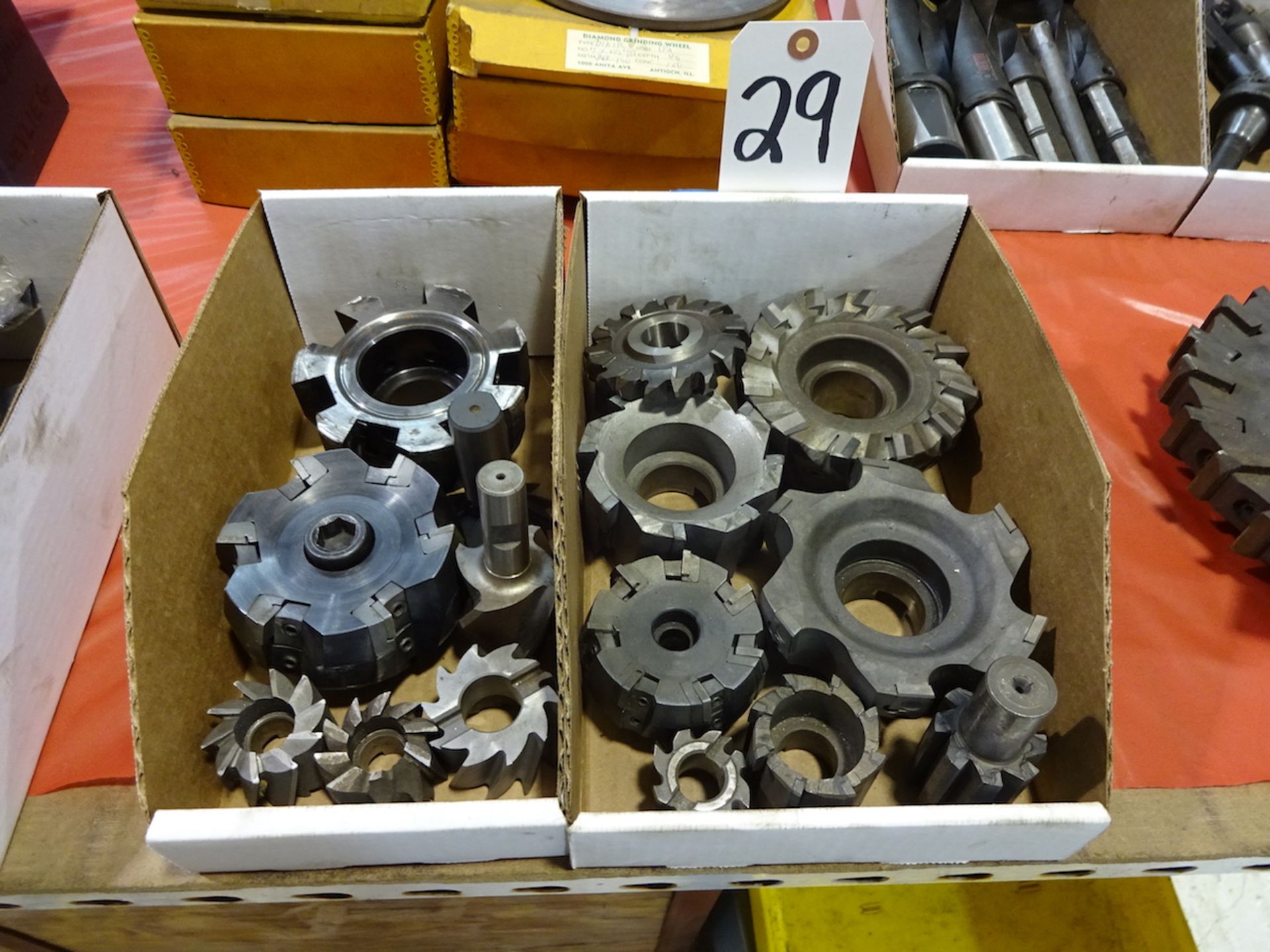 LOT: Assorted Clamshell Milling Cutters