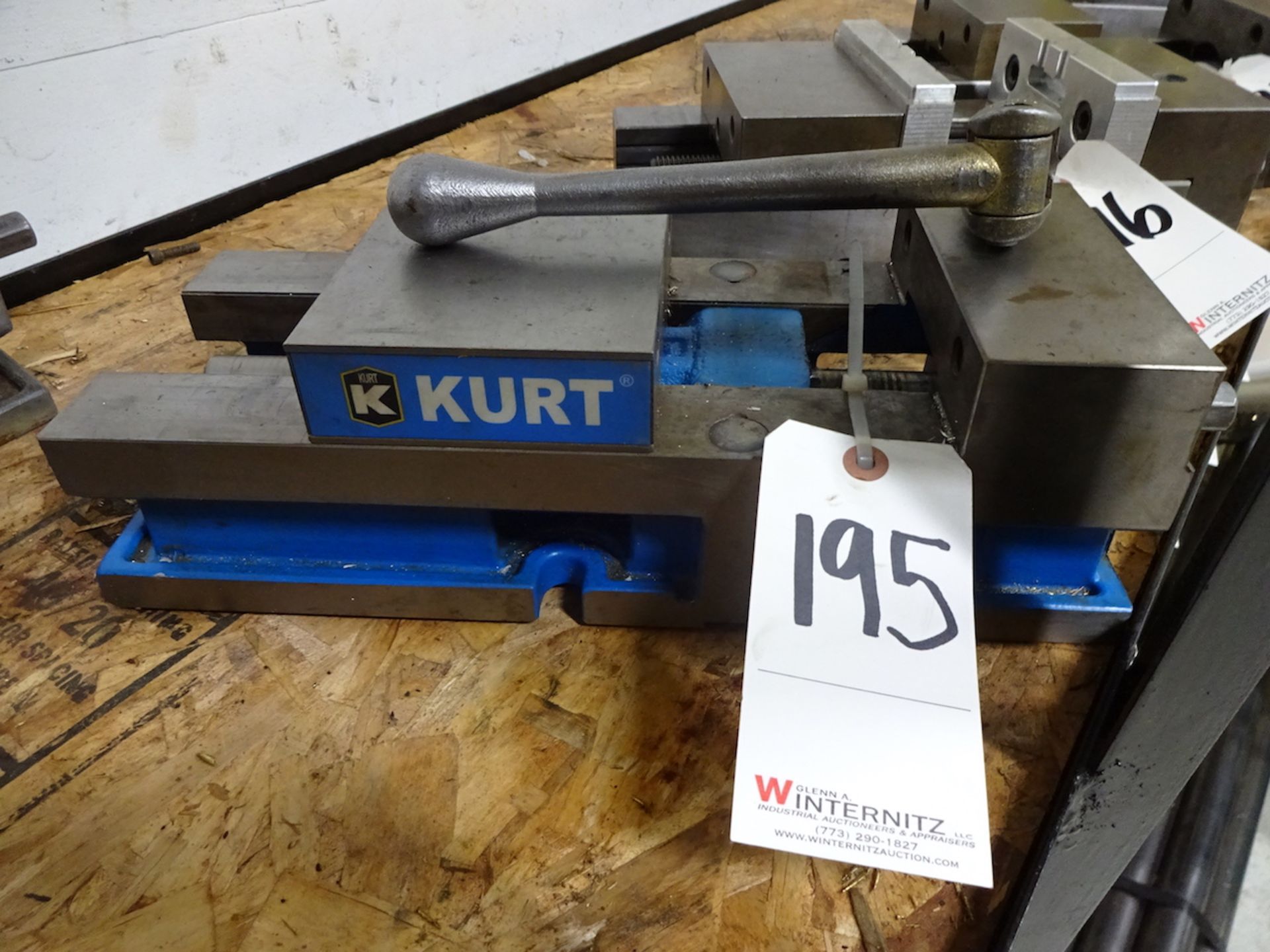 Kurt 6 in. Model 3610V Machine Vise