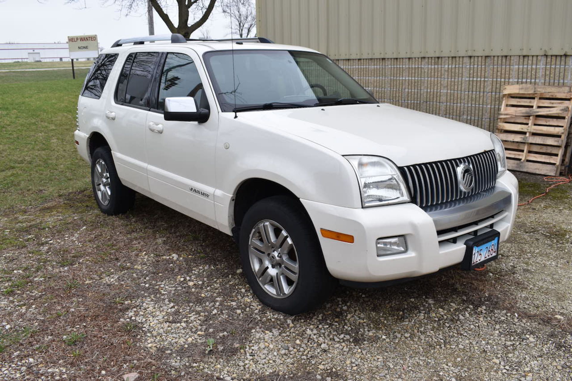 2007 Mercury Mountaineer Premier All-Wheel Drive 4-Door SUV, VIN 4M2EU48857UJ05917, V8, Tow Hitch,