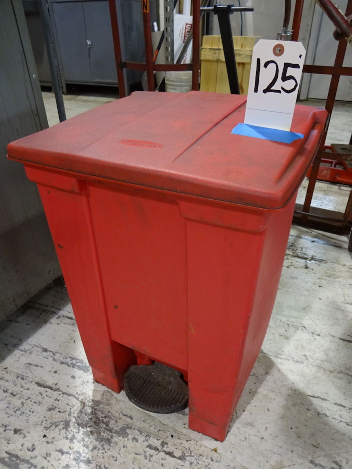 LOT: (4) Rubbermaid Garbage Cans