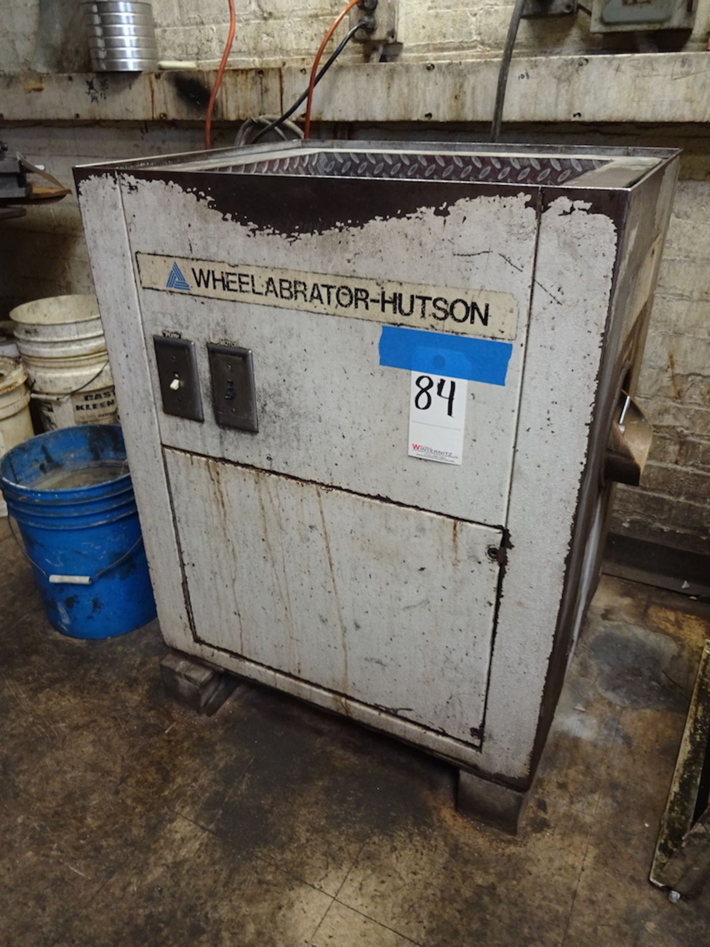 Wheelabrator-Hutson Vibratory Finishing Machine, 19-3/4 in. x 15-1/2 in. Capacity