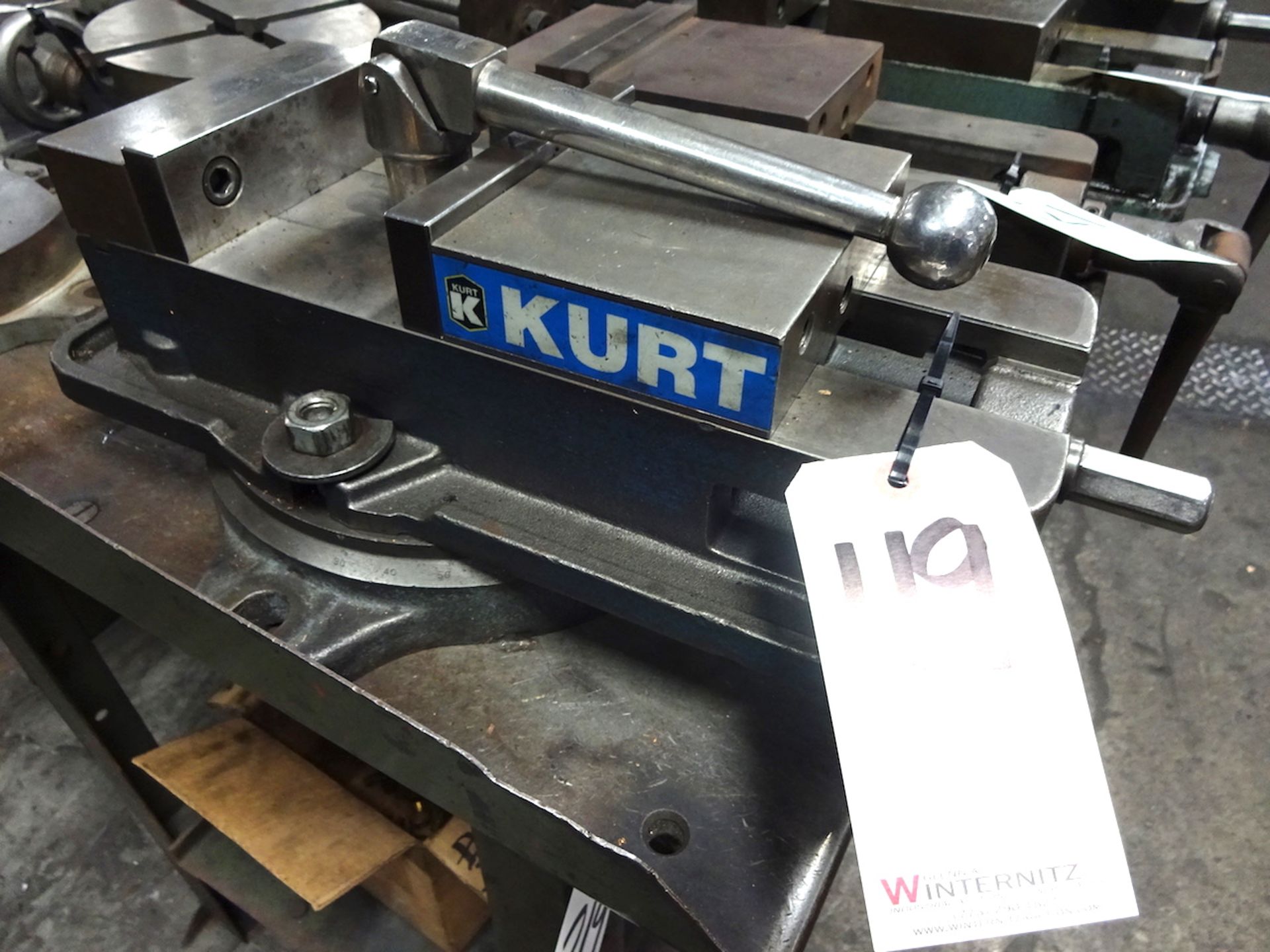 Kurt 6 in. Model D675 Machine Vise