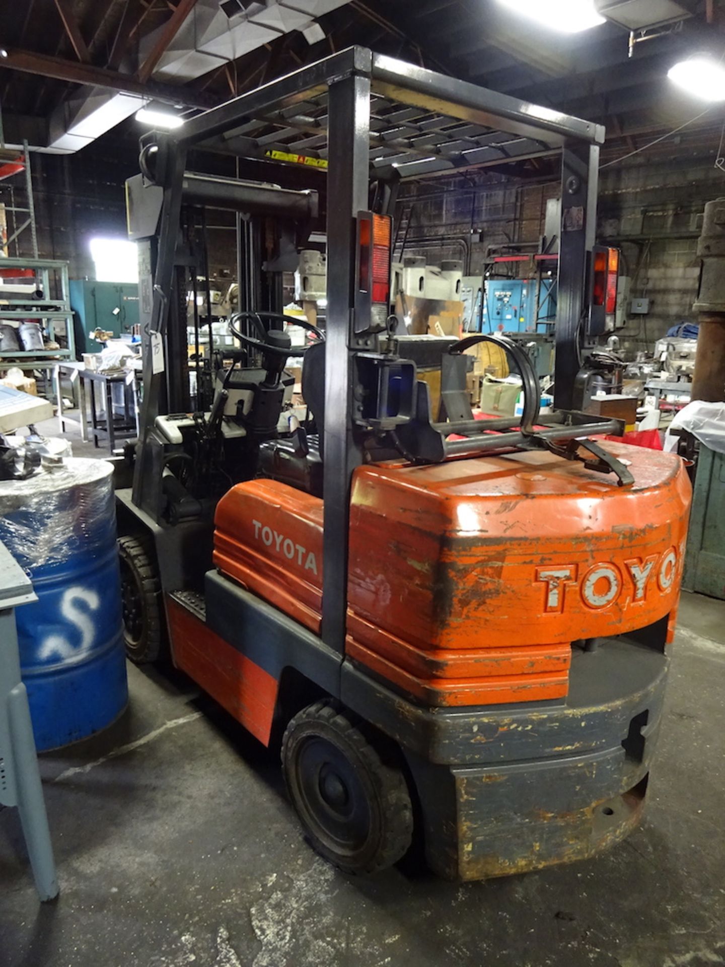 Toyota 5700 lb. Model 5FGC30 LP Forklift Truck, S/N 5FGCU30-71119, 3-Stage Mast, Bolzoni Model - Image 3 of 4