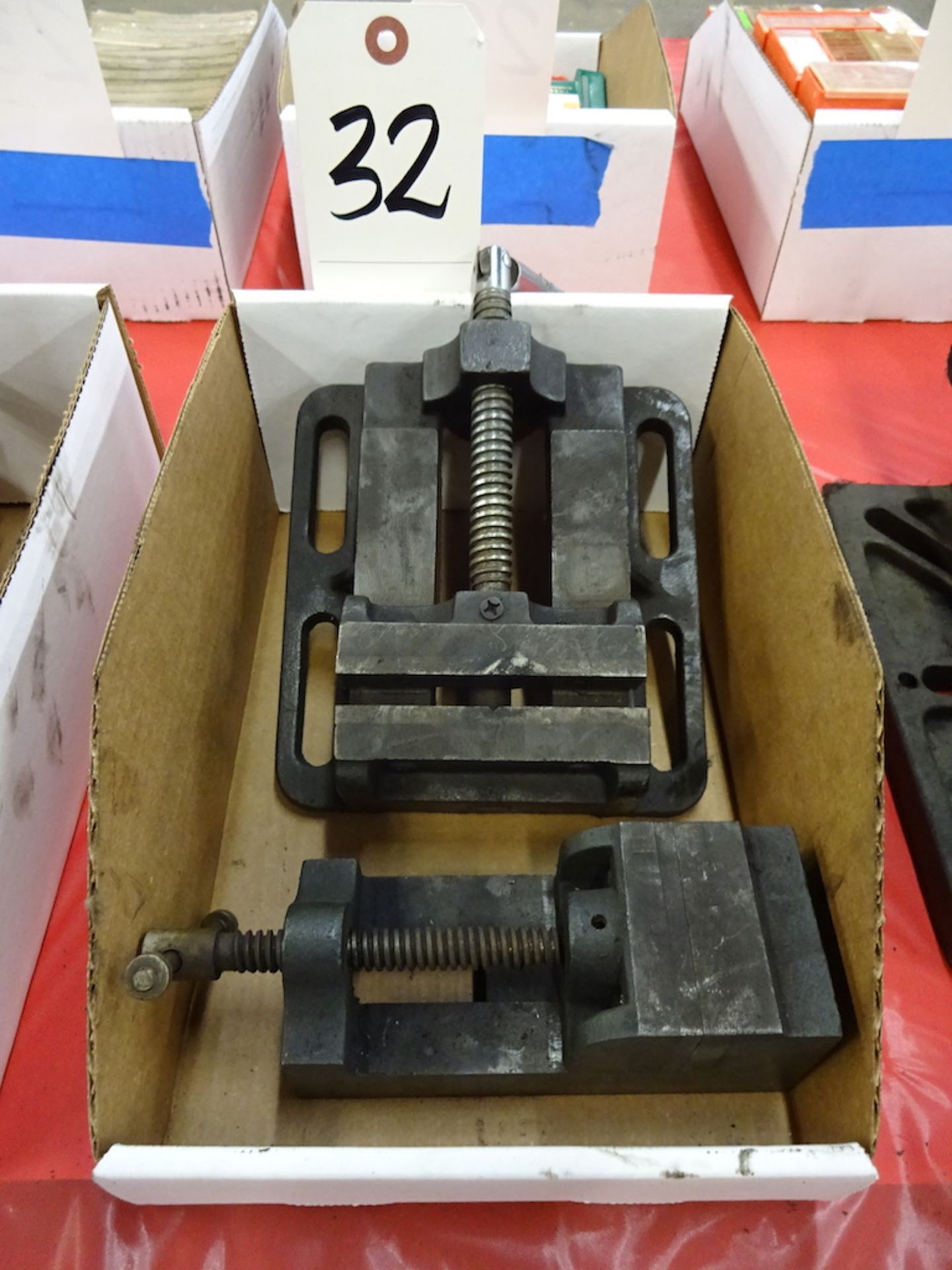 LOT: 4 in. Machine Vise, 2-1/2 in. Machine Vise