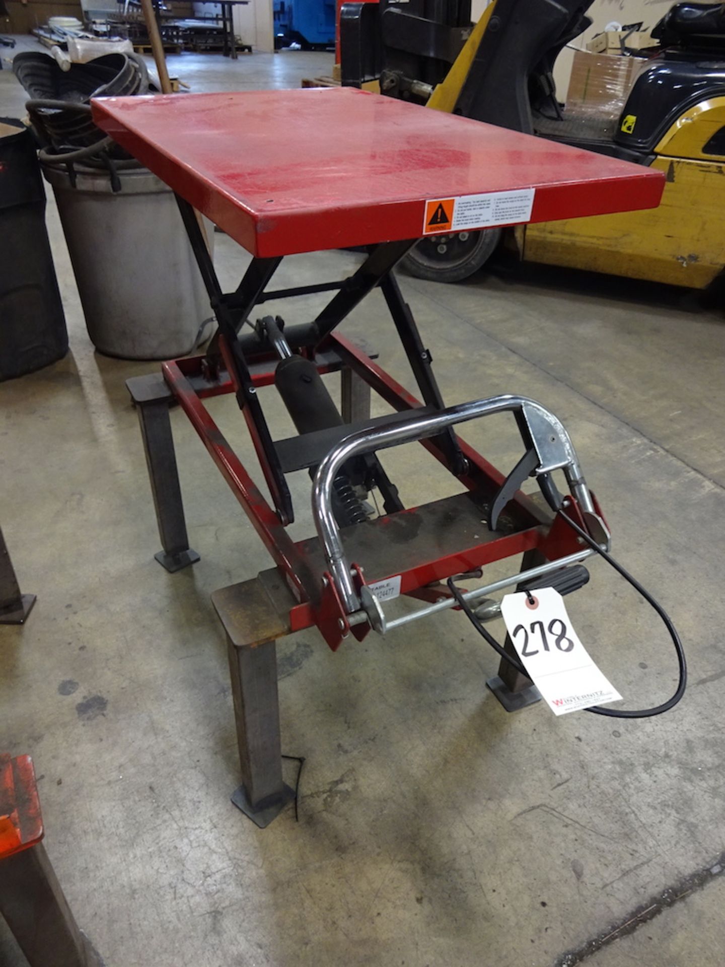 Manual Scissor Lift