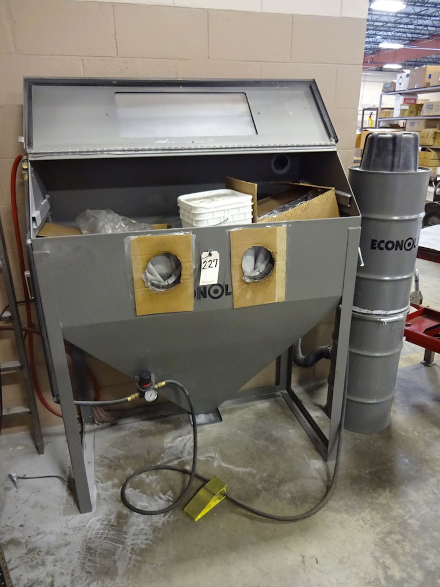 Econoline Sand Blast Cabinet, with Dust Collector