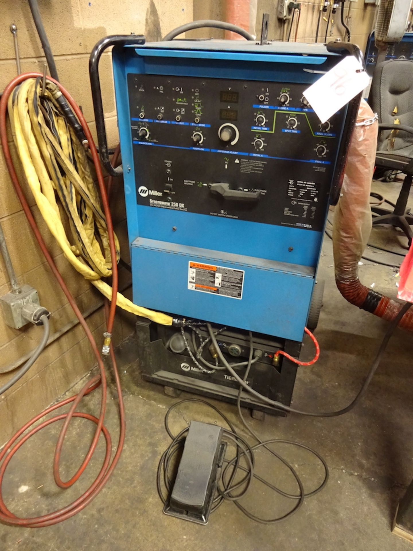 Miller Model Syncrowave 250DX Welder, S/N LE091556 (2004)