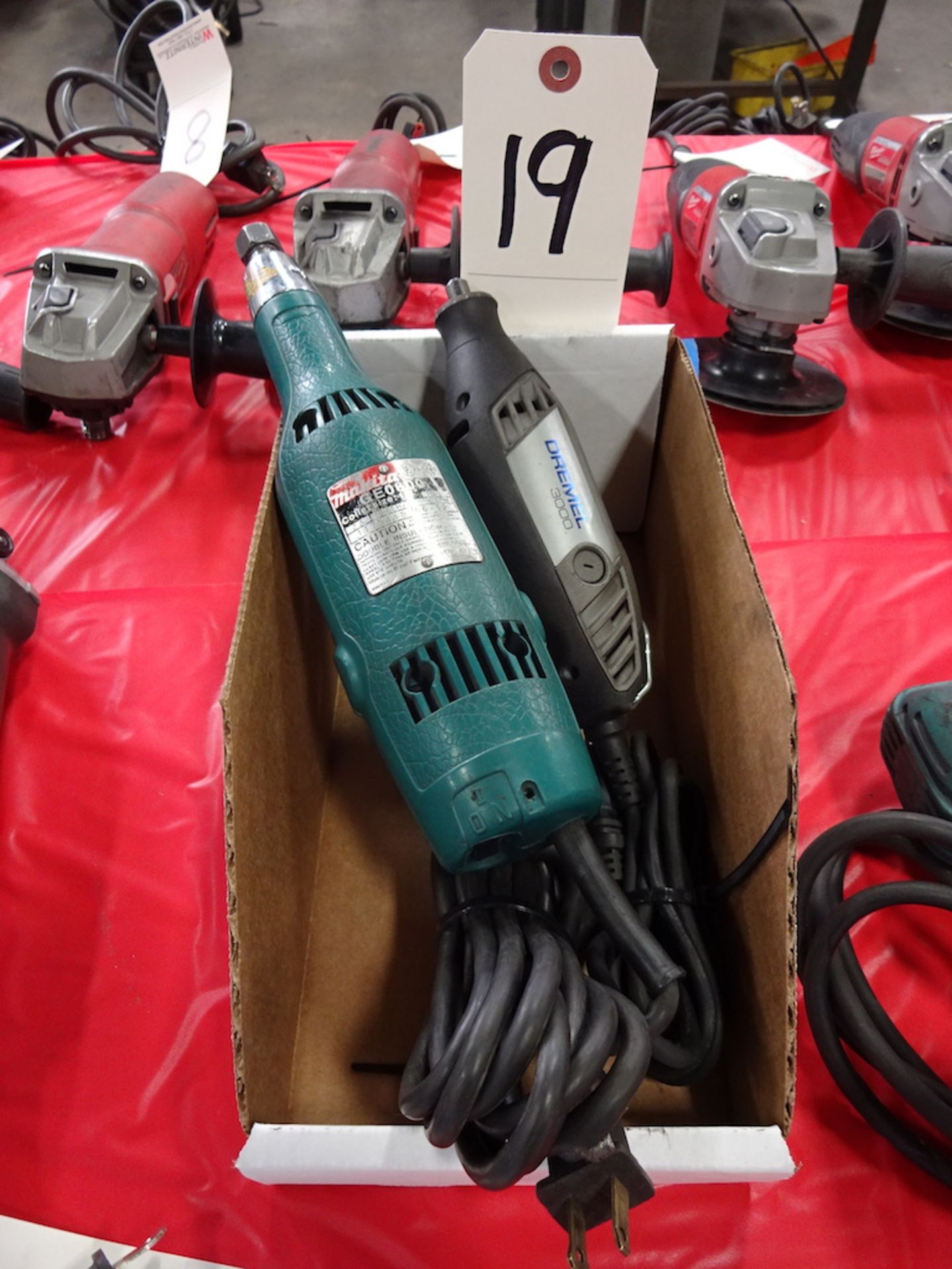 LOT: (1) Makita GE0600 Hand Grinder, (1) Dremel Model 3000 Hand Grinder