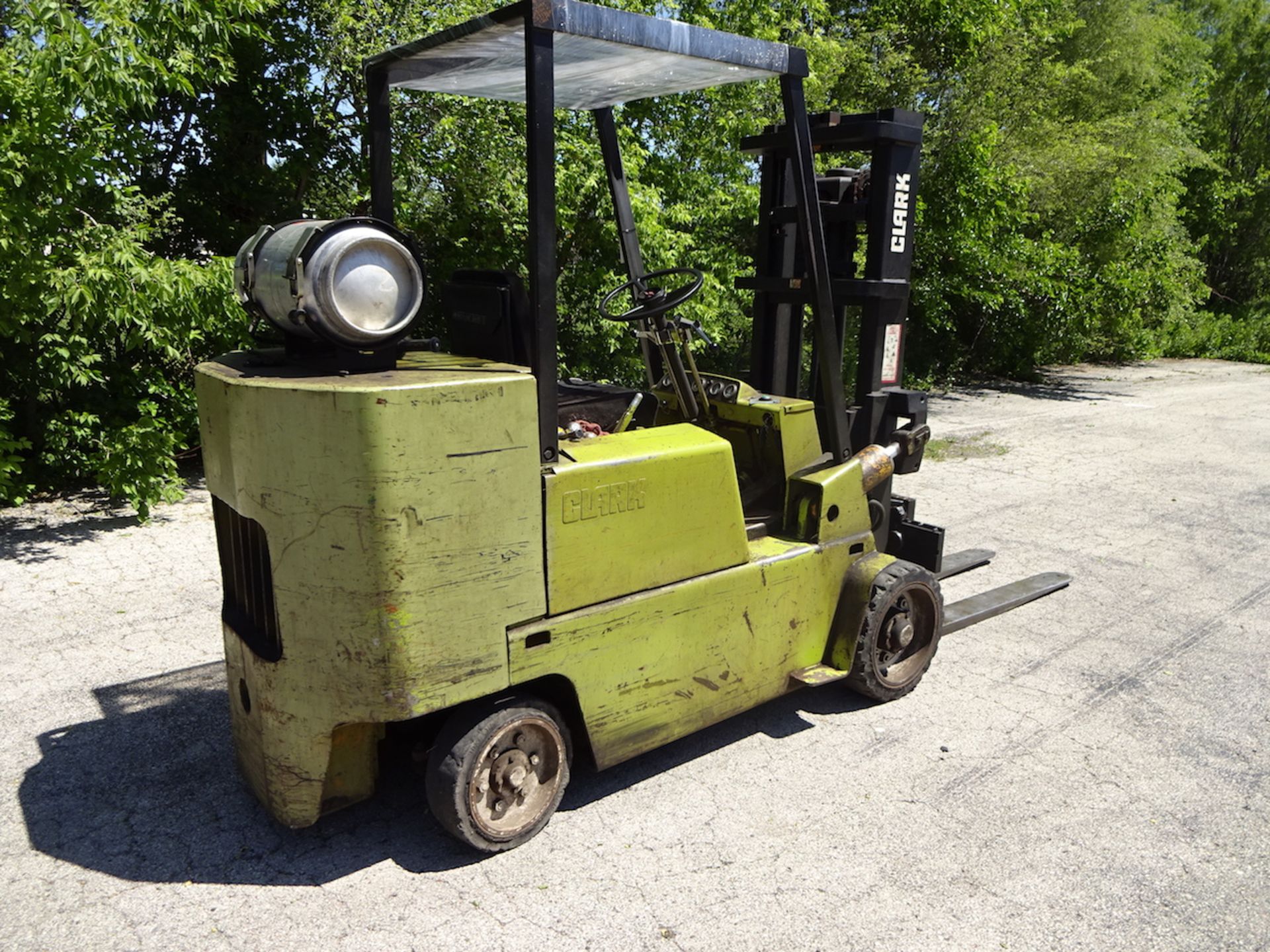 Clark 8000 lb. Model C500 80 LP Forklift Truck, S/N 685 80 4195, 59 in. Forks, Solid Tires, 2- - Image 2 of 4